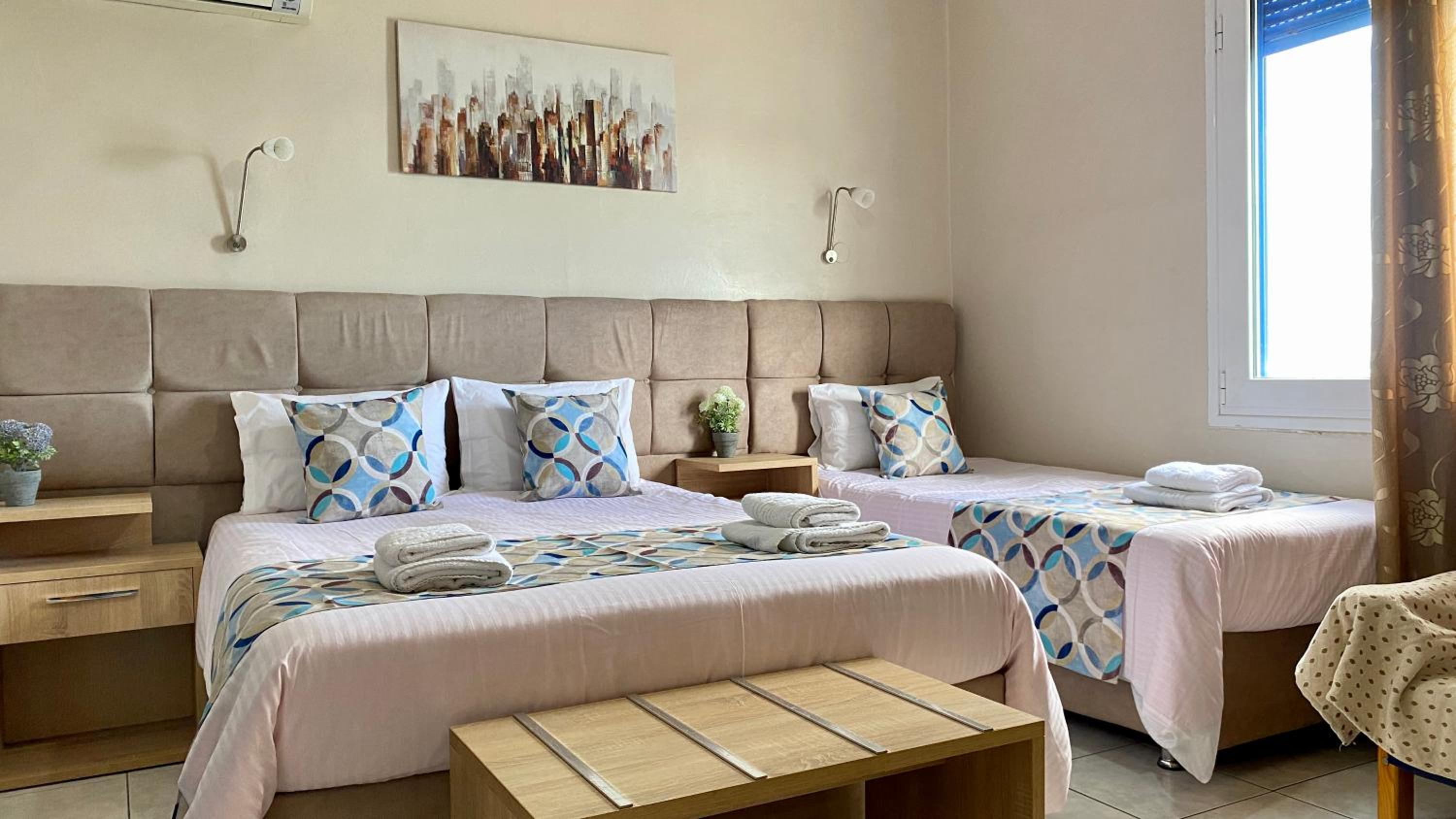 Standard Triple Room with Sea View - Photo 8