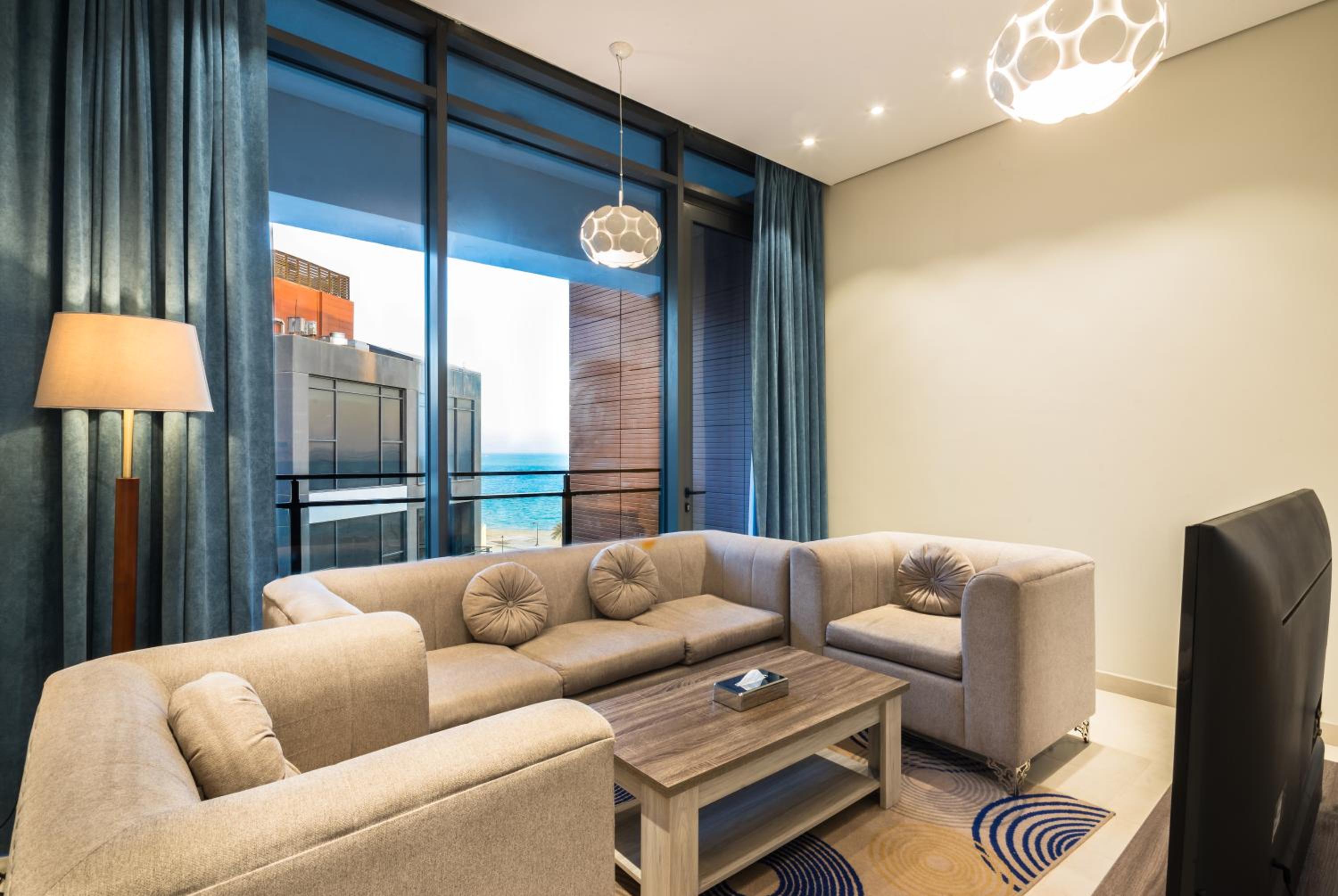 Deluxe Suite - Photo 6