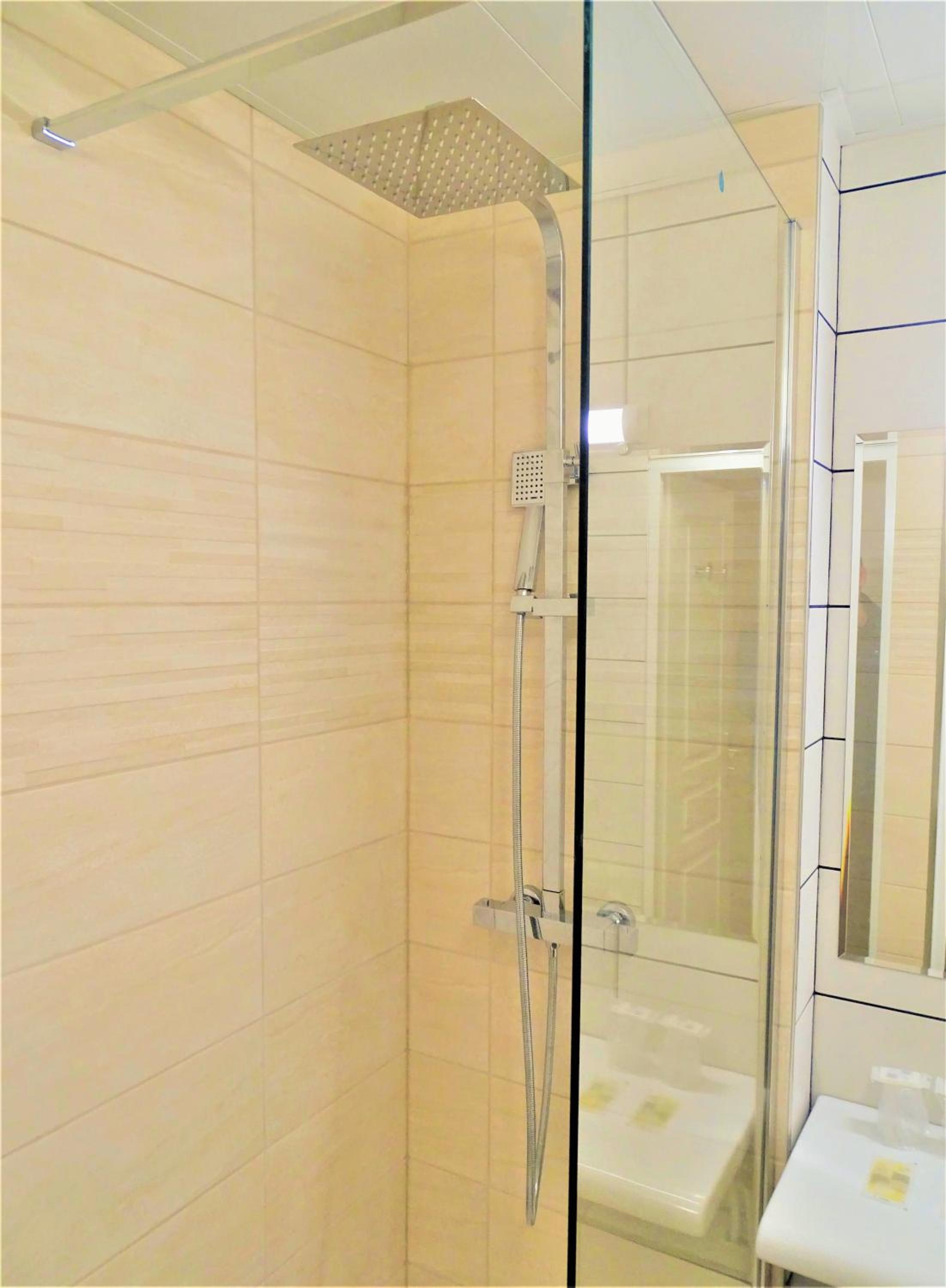 Deluxe Double Room - Photo 8