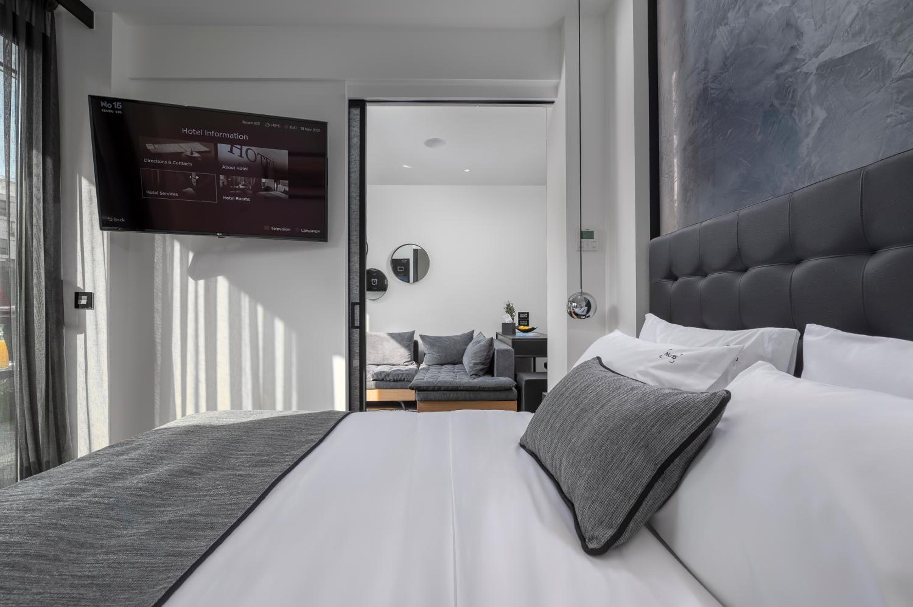 Executive Suite - Photo 4