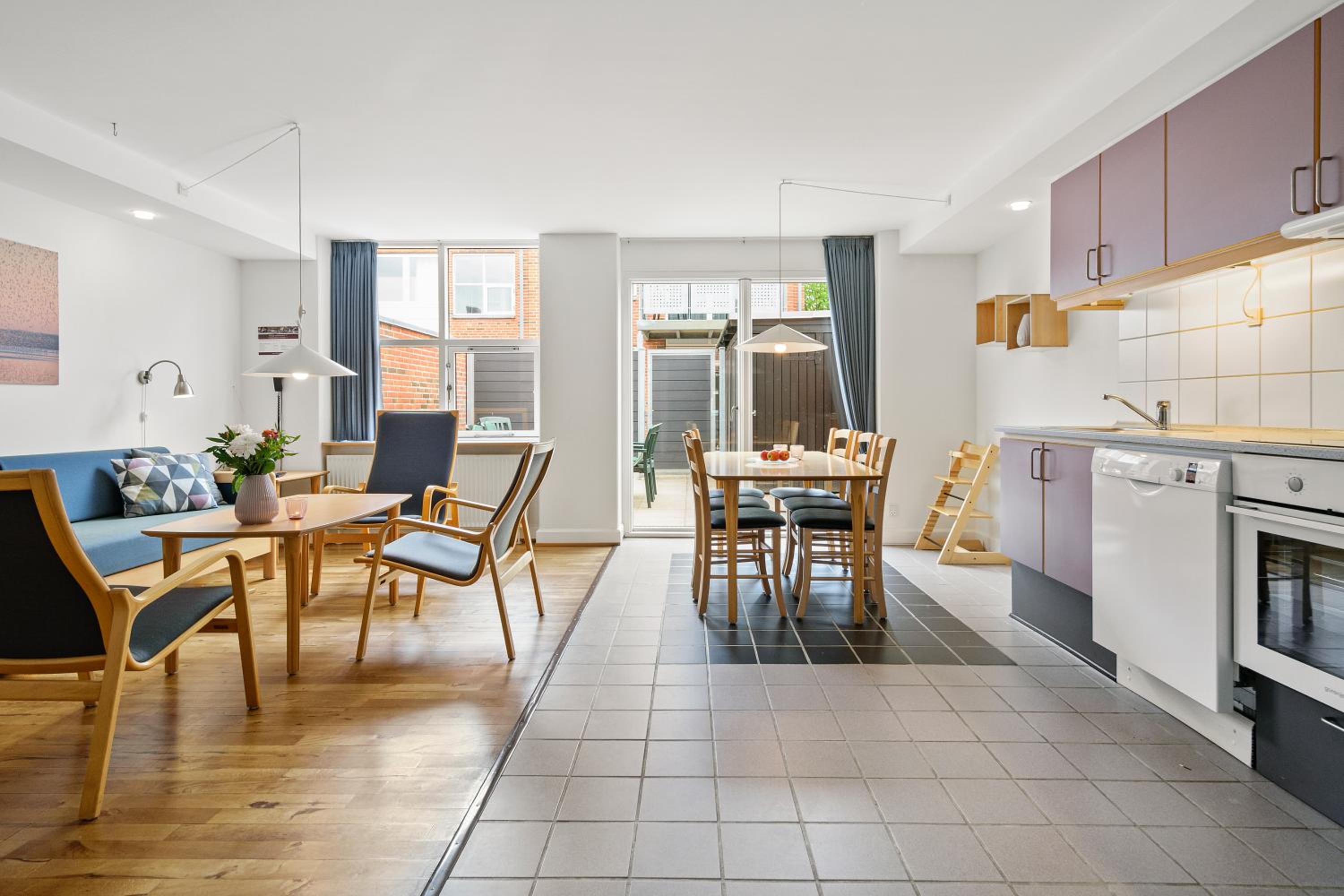 One-Bedroom Apartment - Photo 2
