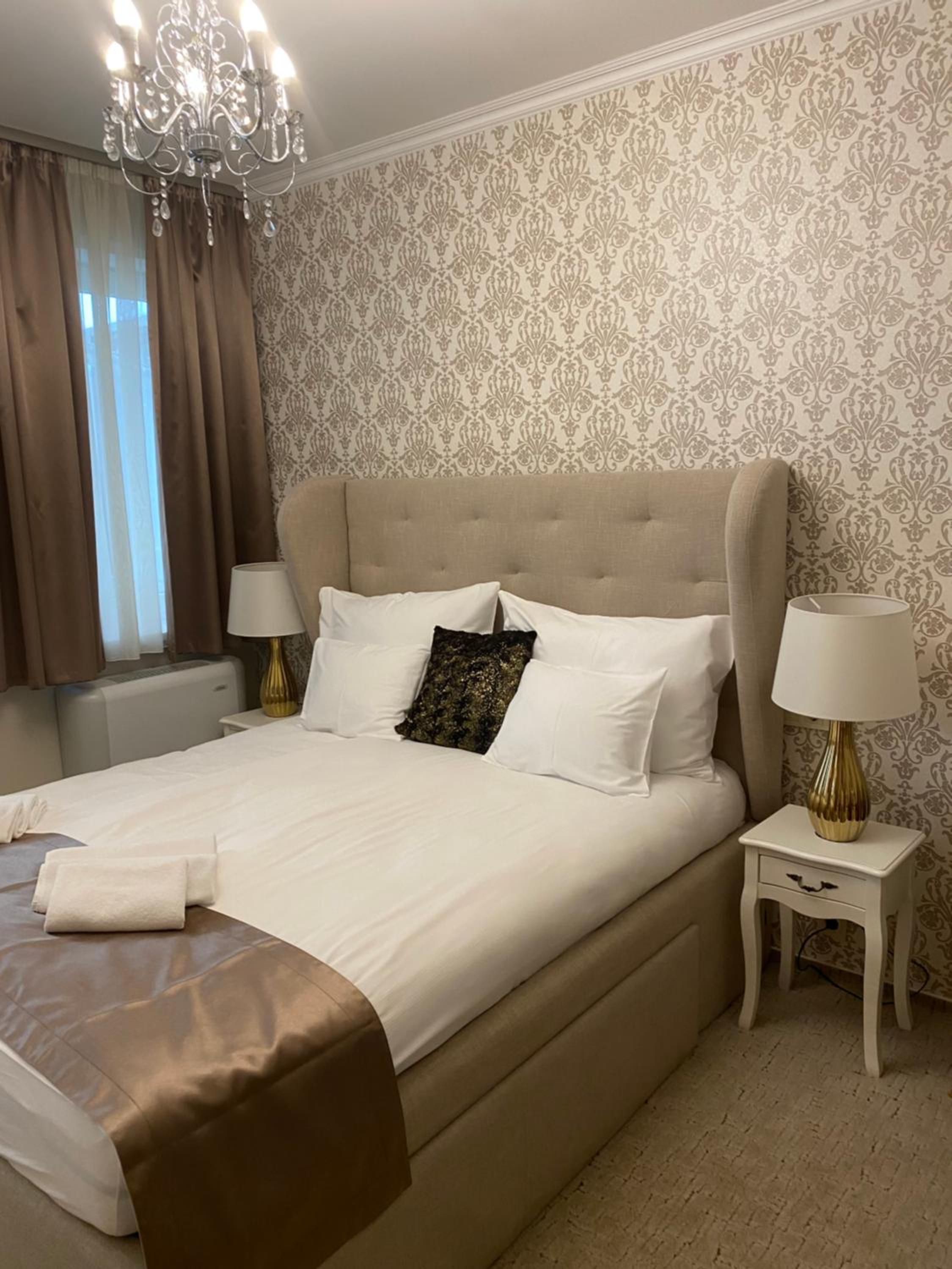 Deluxe Queen Room - Photo 12