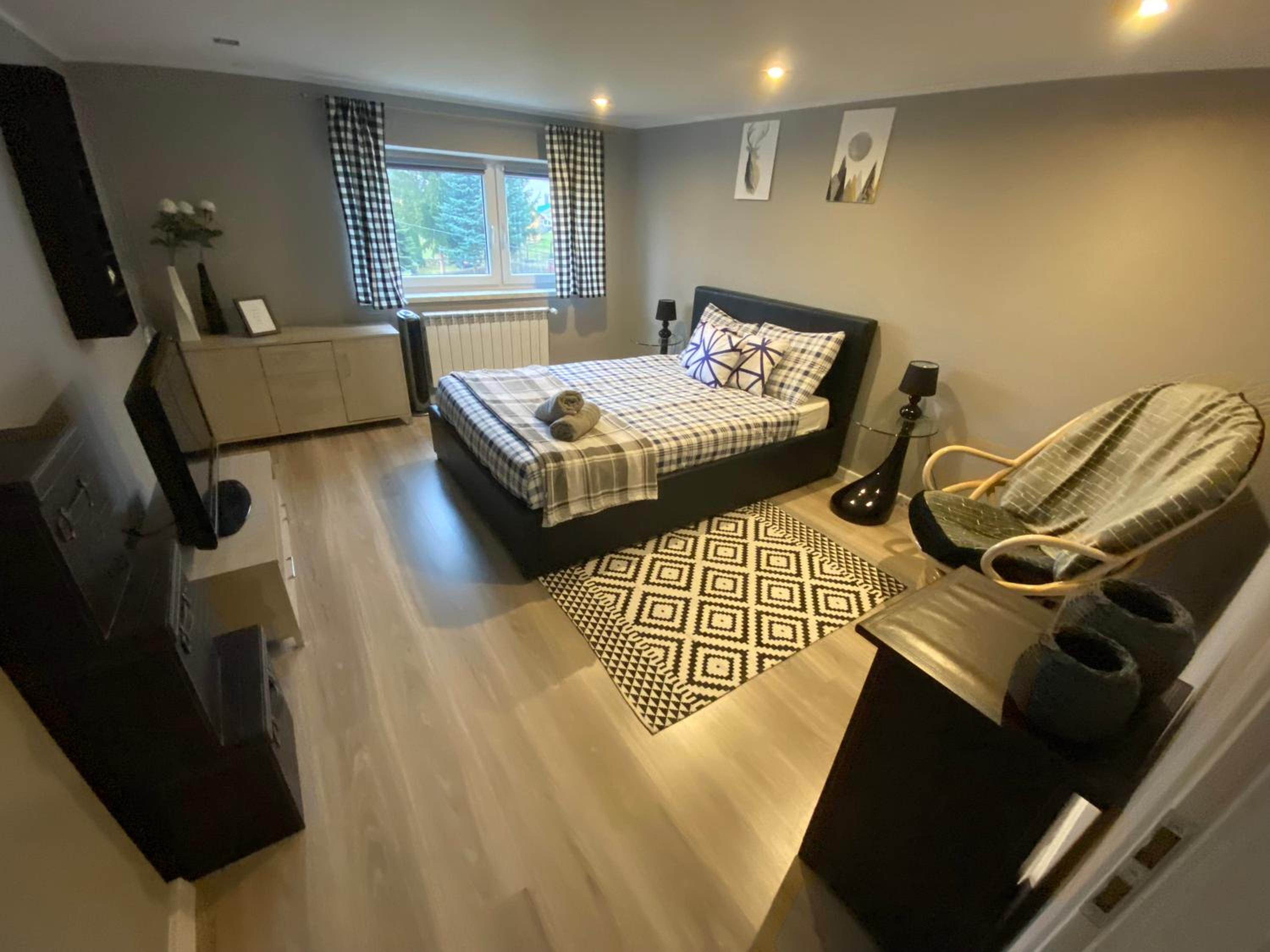 One-Bedroom Apartment - Photo 3