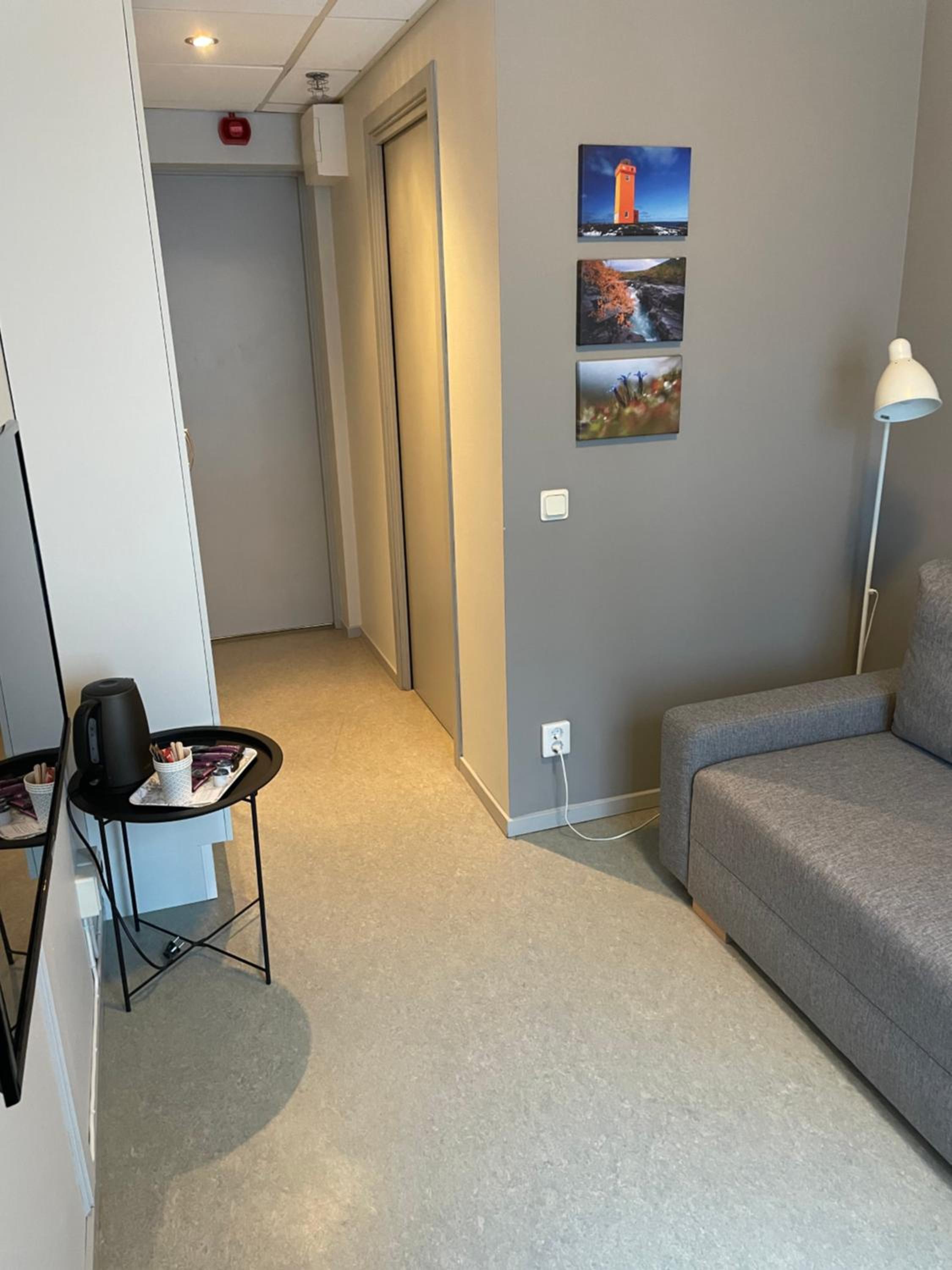 Double or Twin Room with Private Bathroom - Photo 2