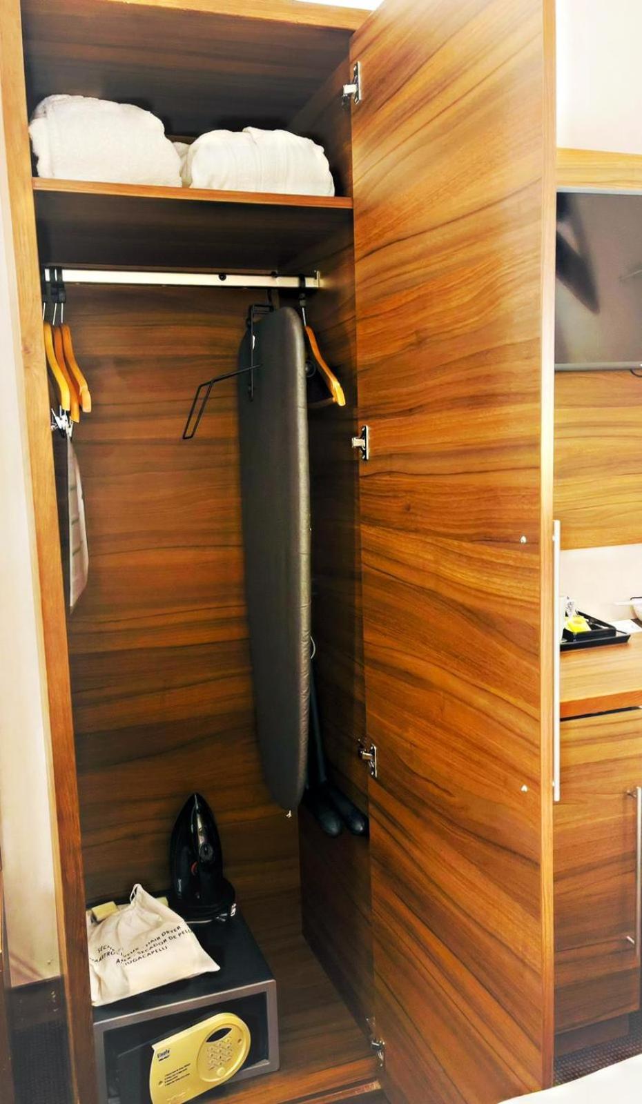 Standard Room thumbnail 6