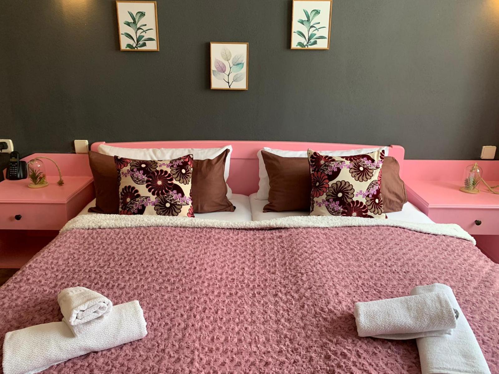 Double Room - Photo 6