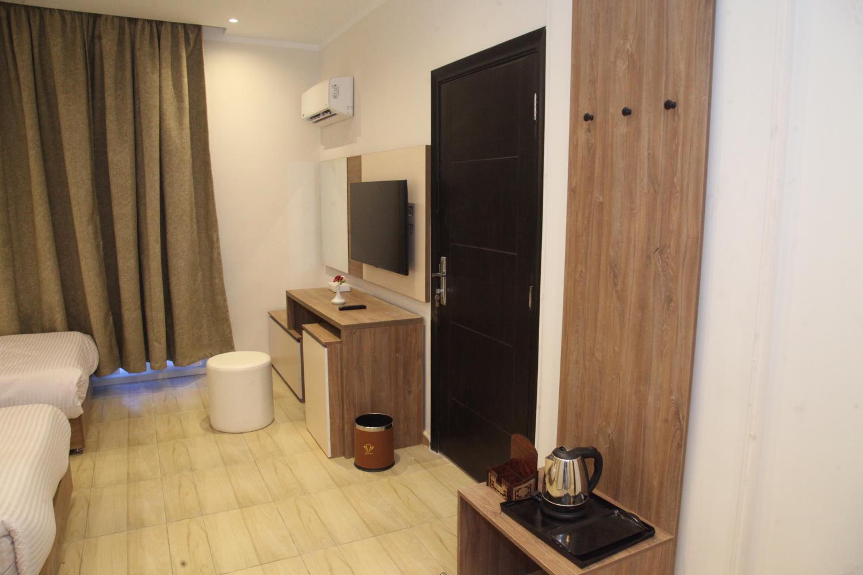 Double Room with Pool View - Photo 23
