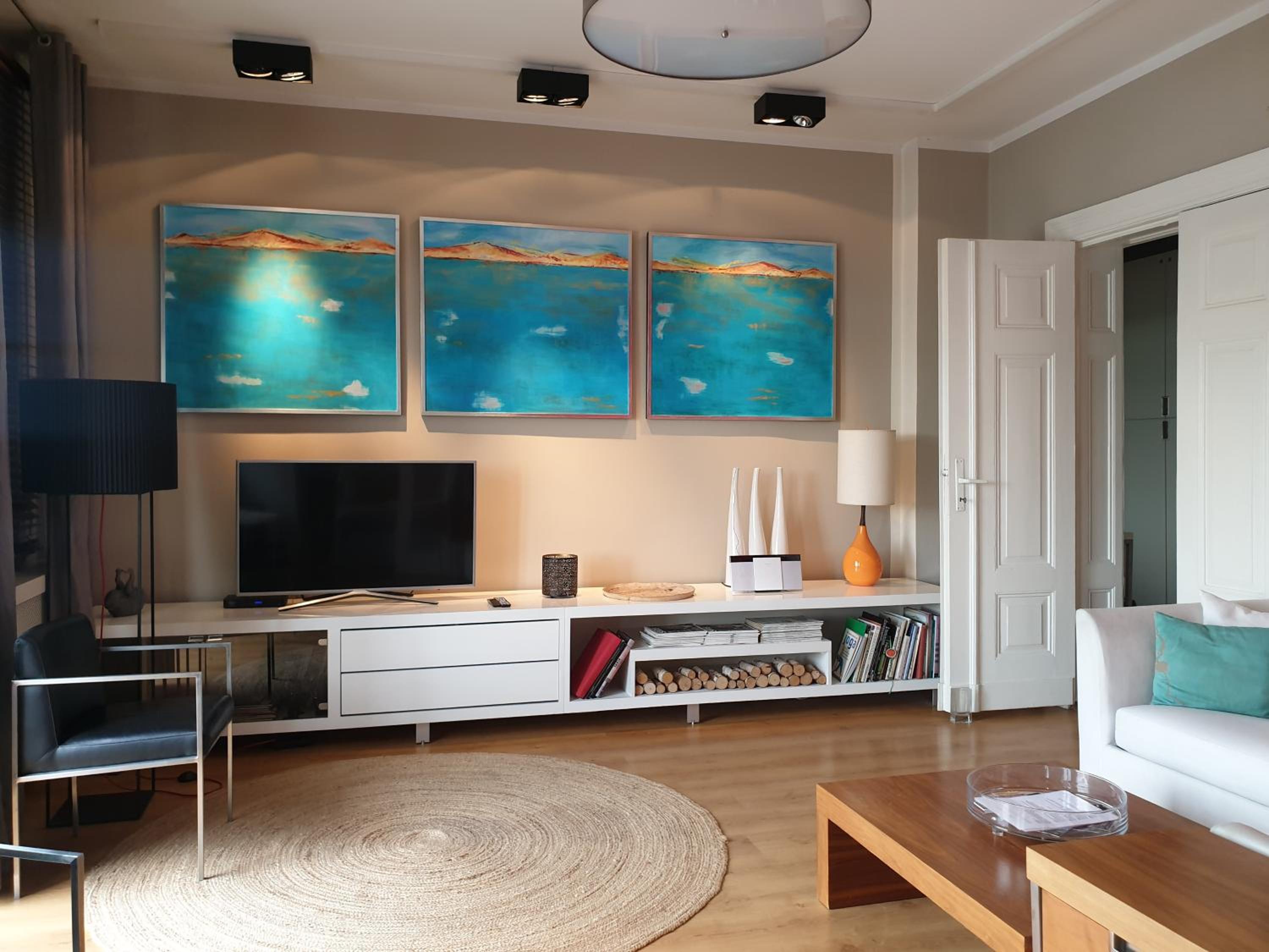Apartment with Balcony - Photo 9