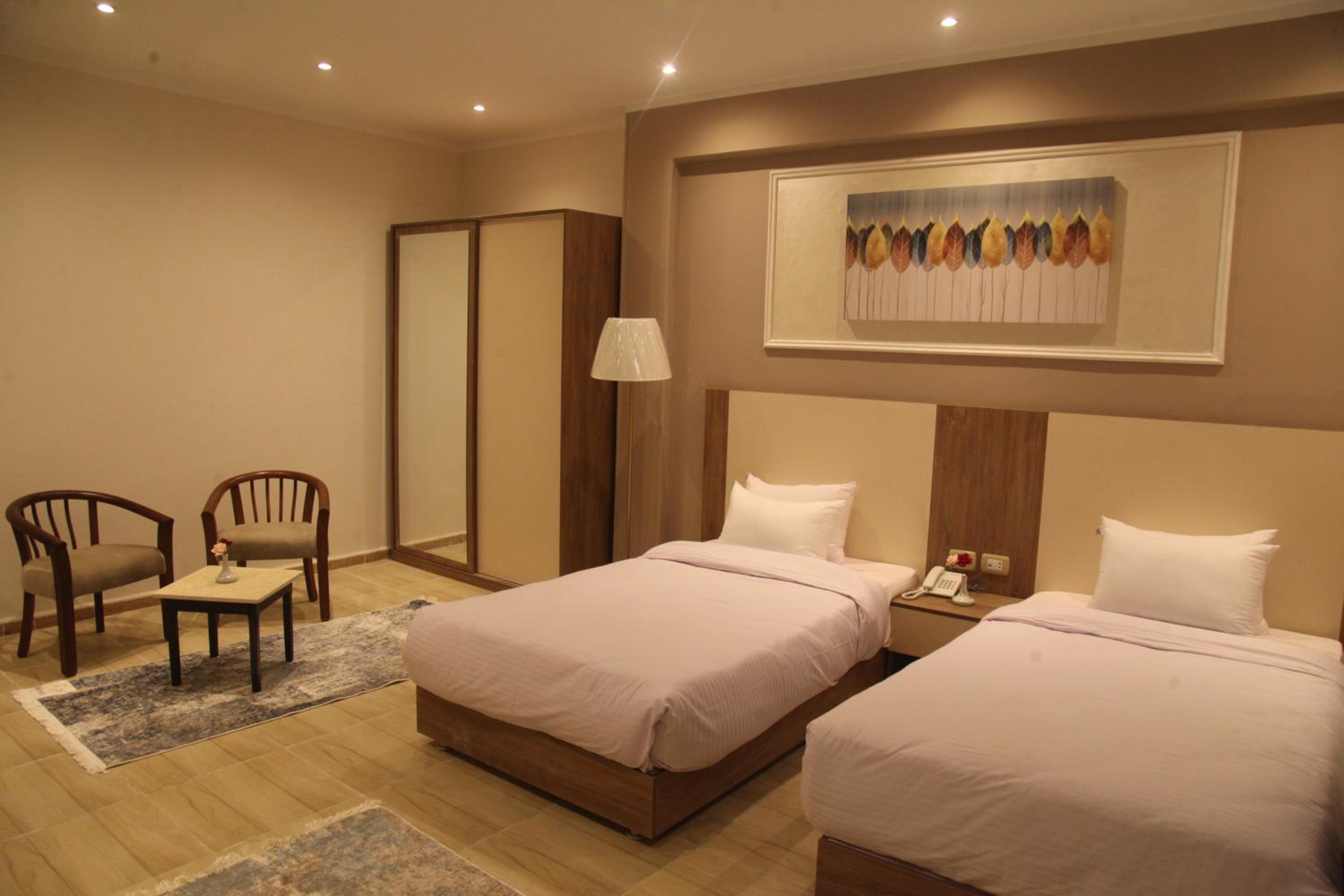 Double Room with Pool View - Photo 2