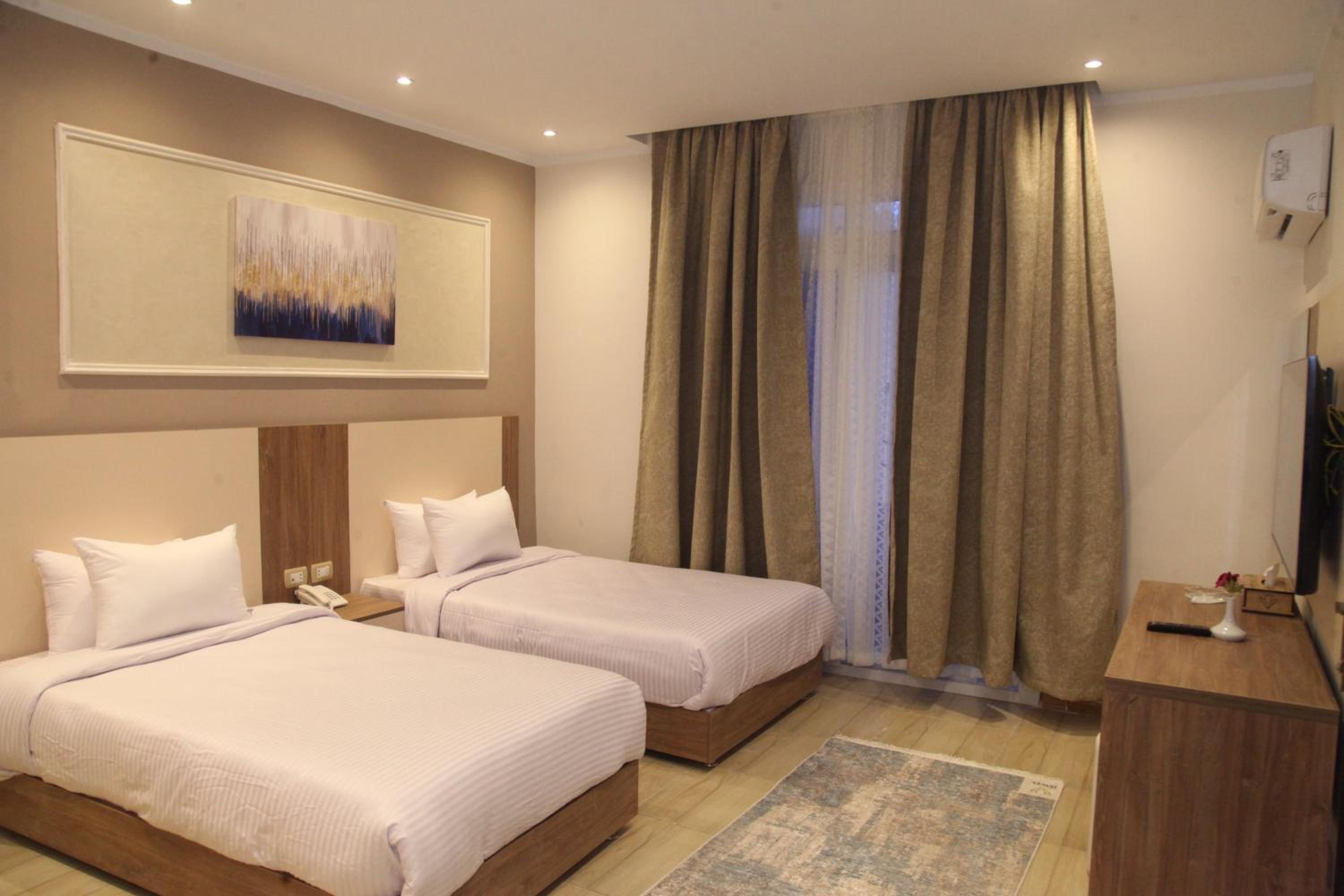 Double Room with Pool View - Photo 7