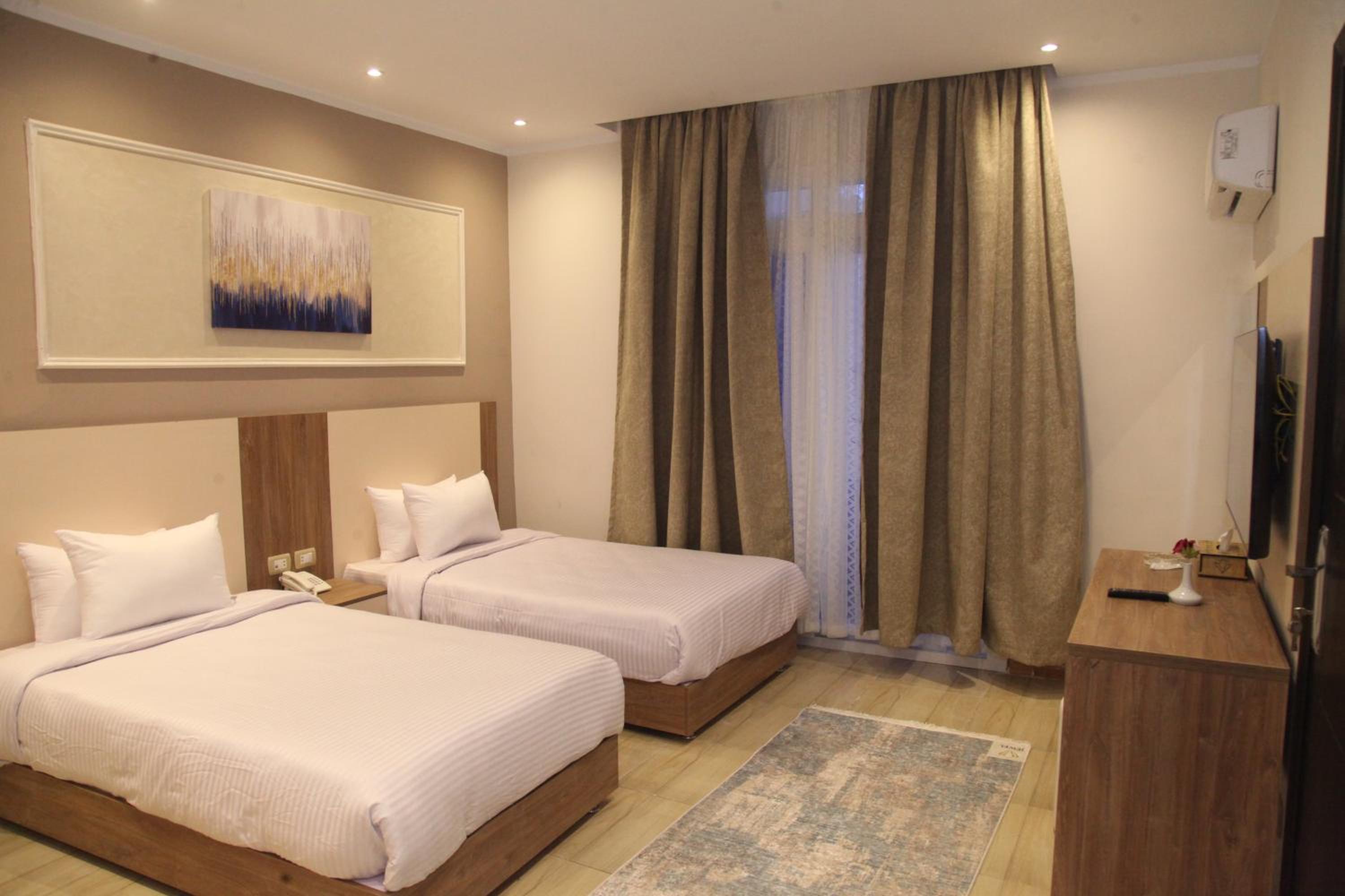 Double Room with Pool View - Photo 10