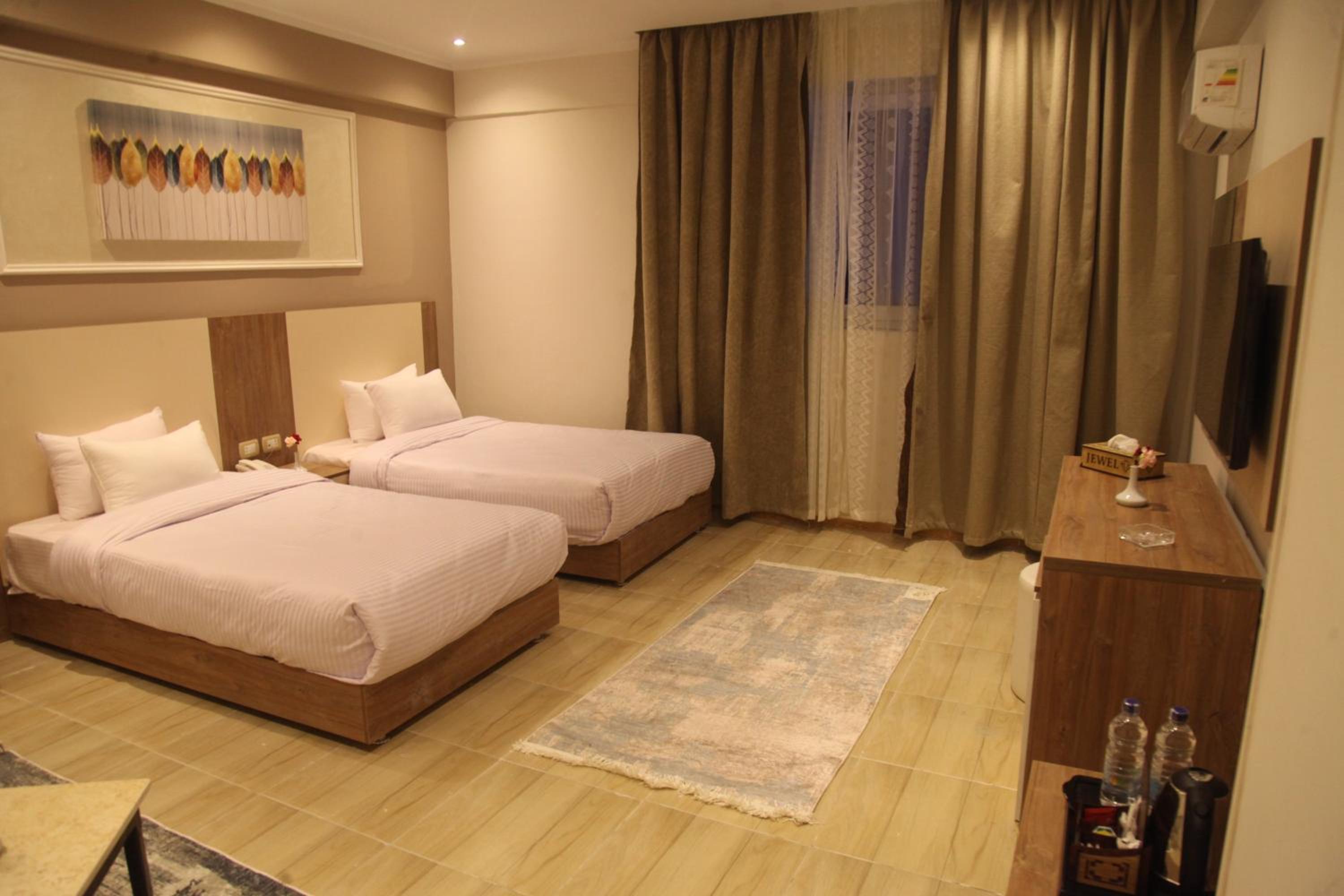 Double Room with Pool View - Photo 9