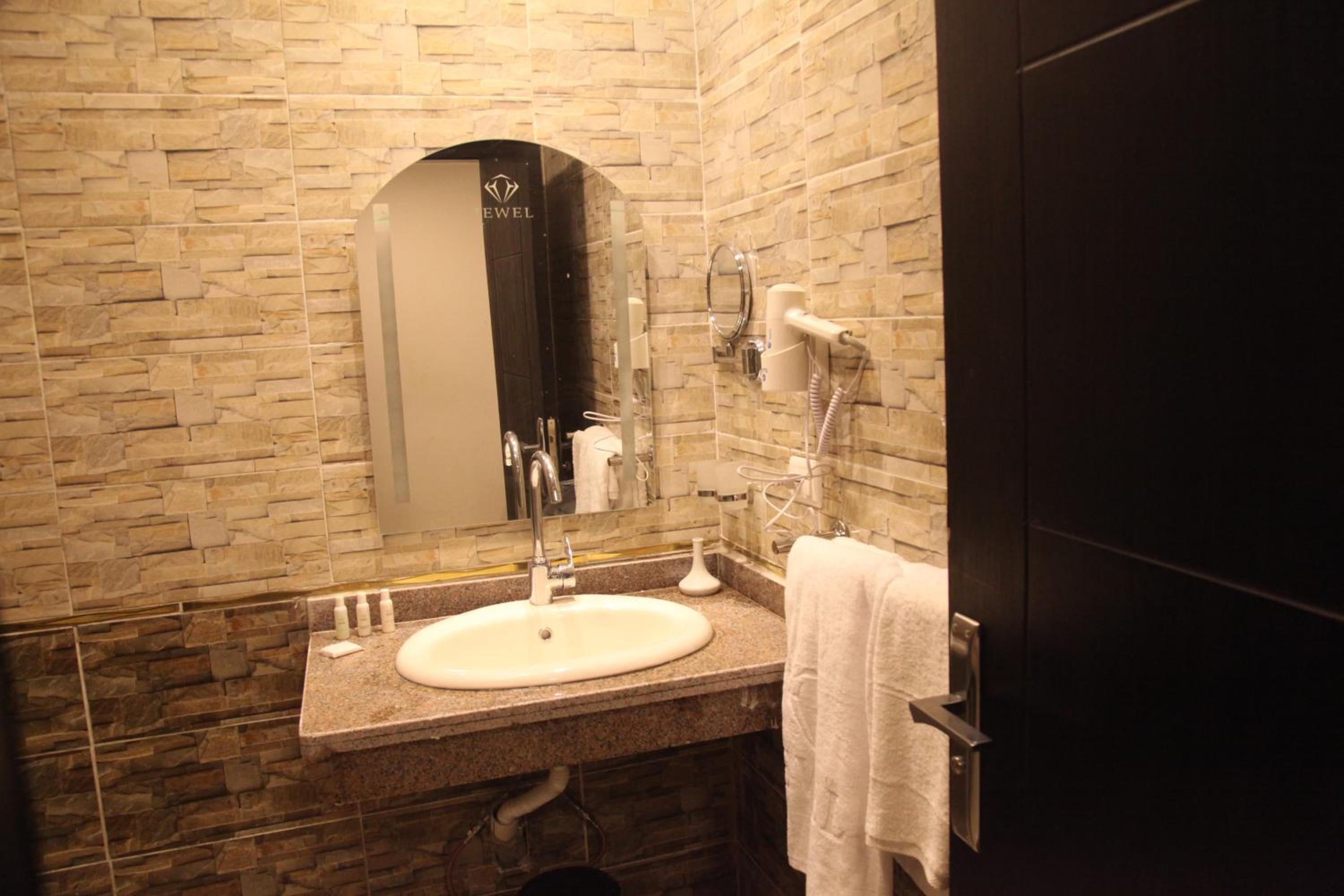Double Room with Pool View - Photo 3