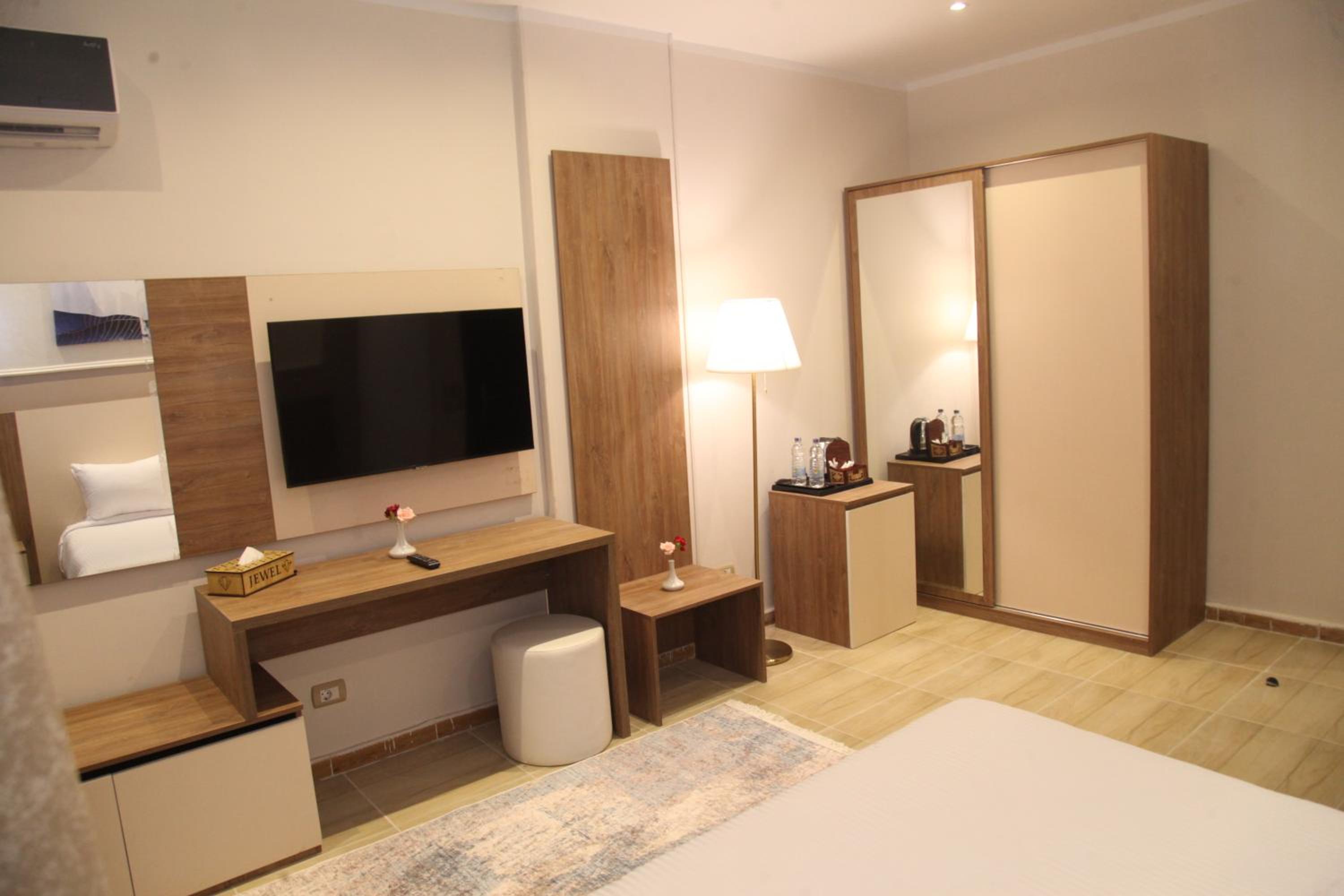 Double Room with Pool View - Photo 1