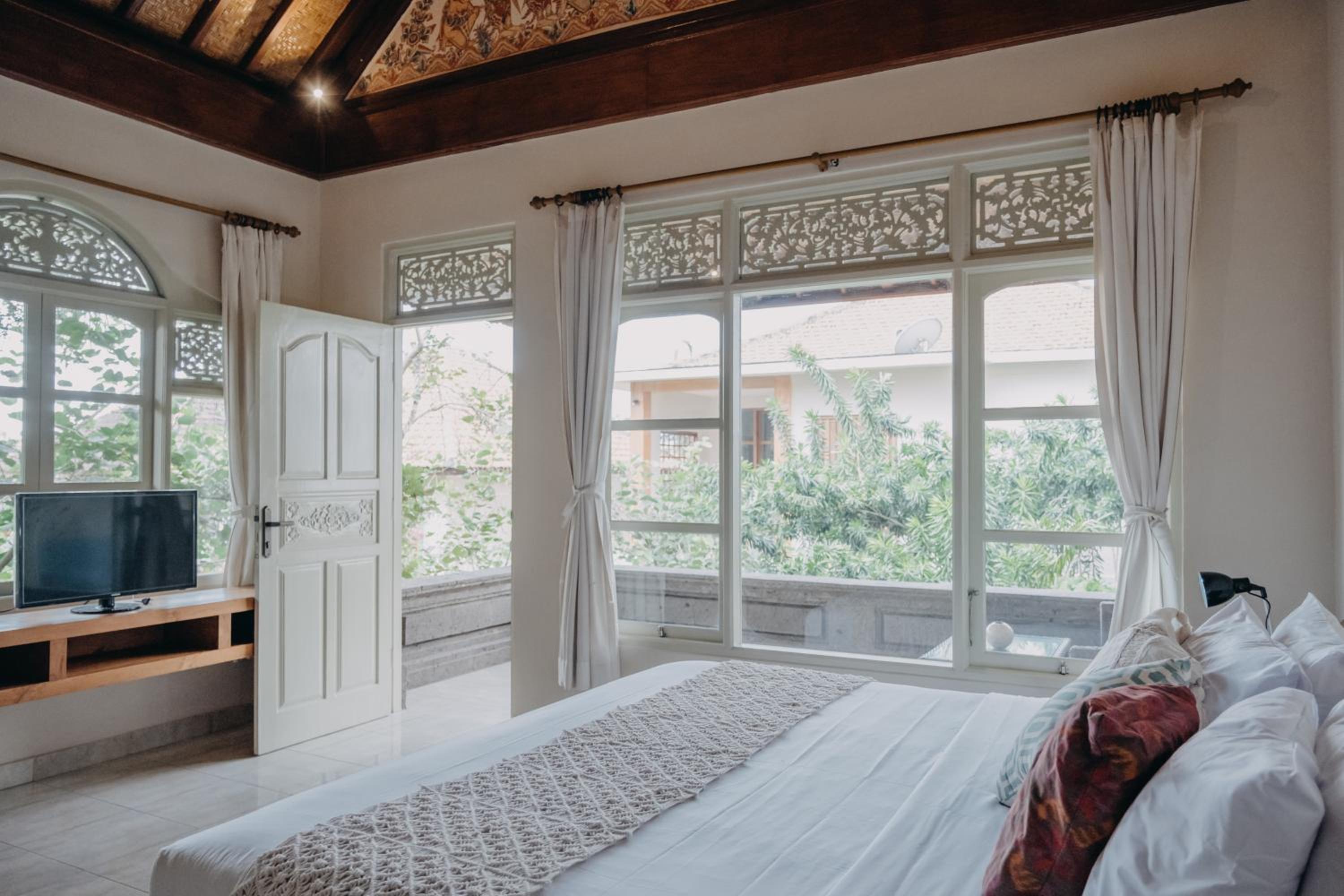 Deluxe King Room - Photo 1
