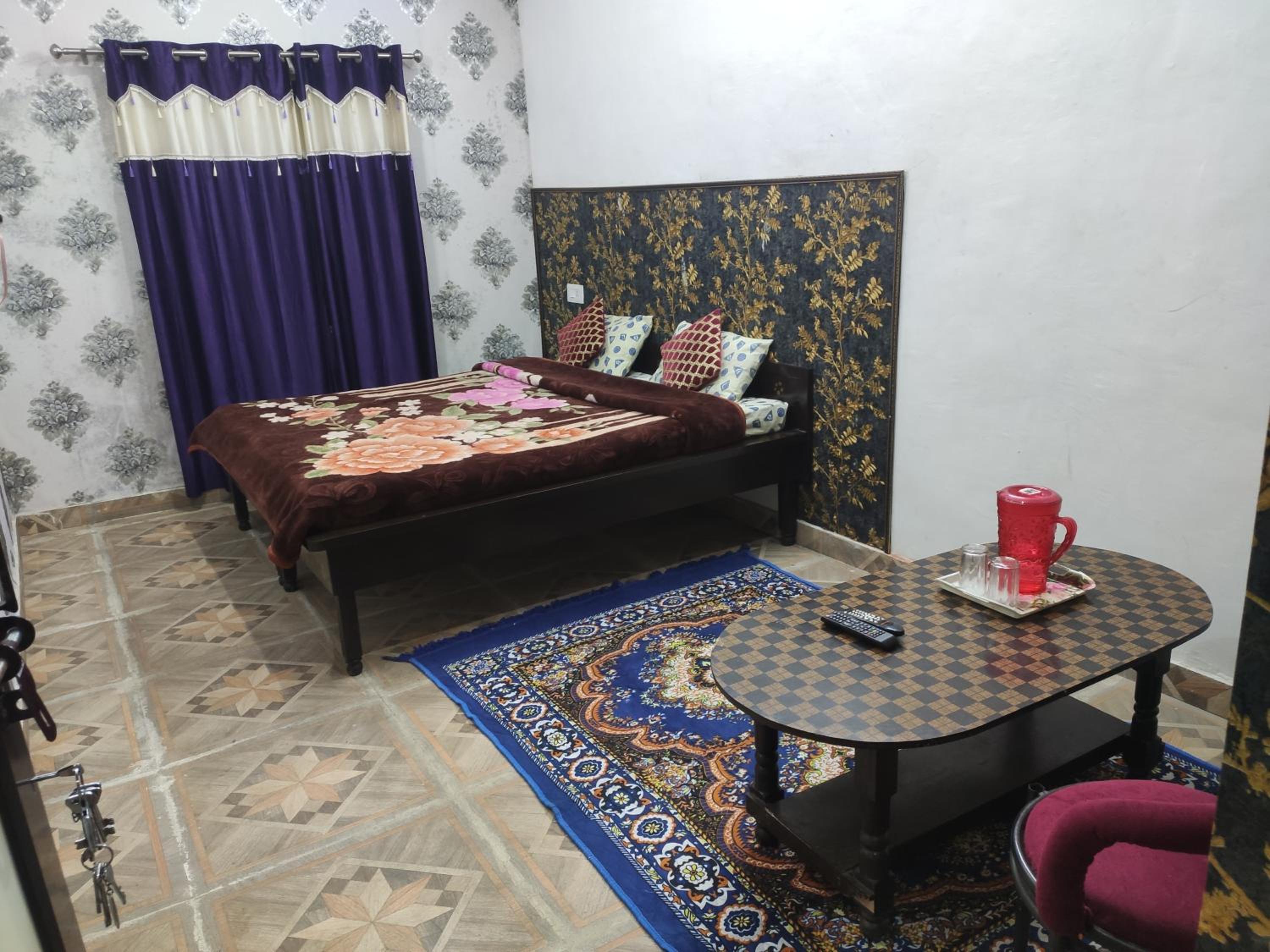 Deluxe Double Room (2 Adults + 1 Child)