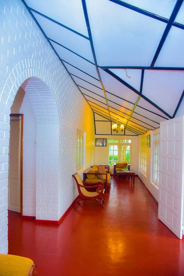 Superior Family Room photo 1