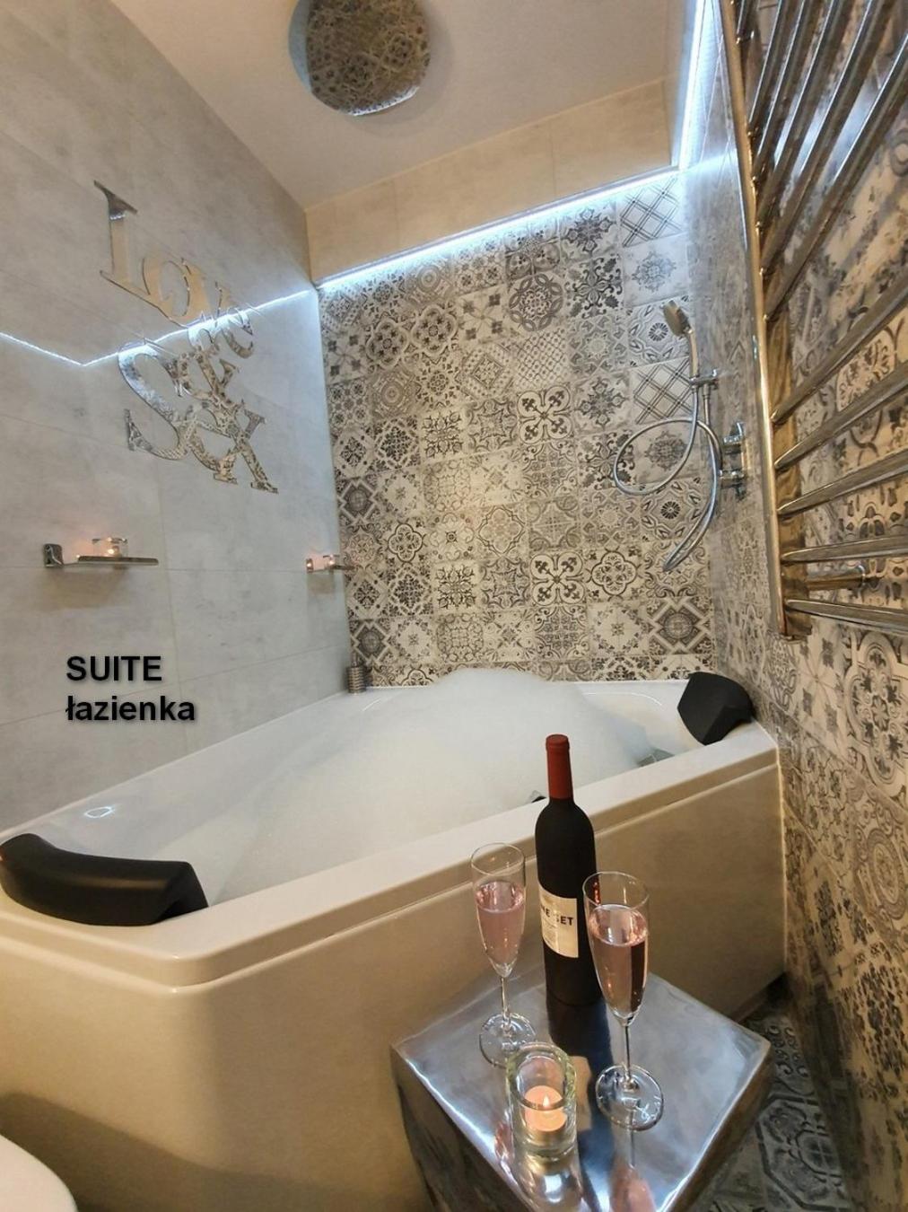 One-Bedroom Apartment - Photo 32