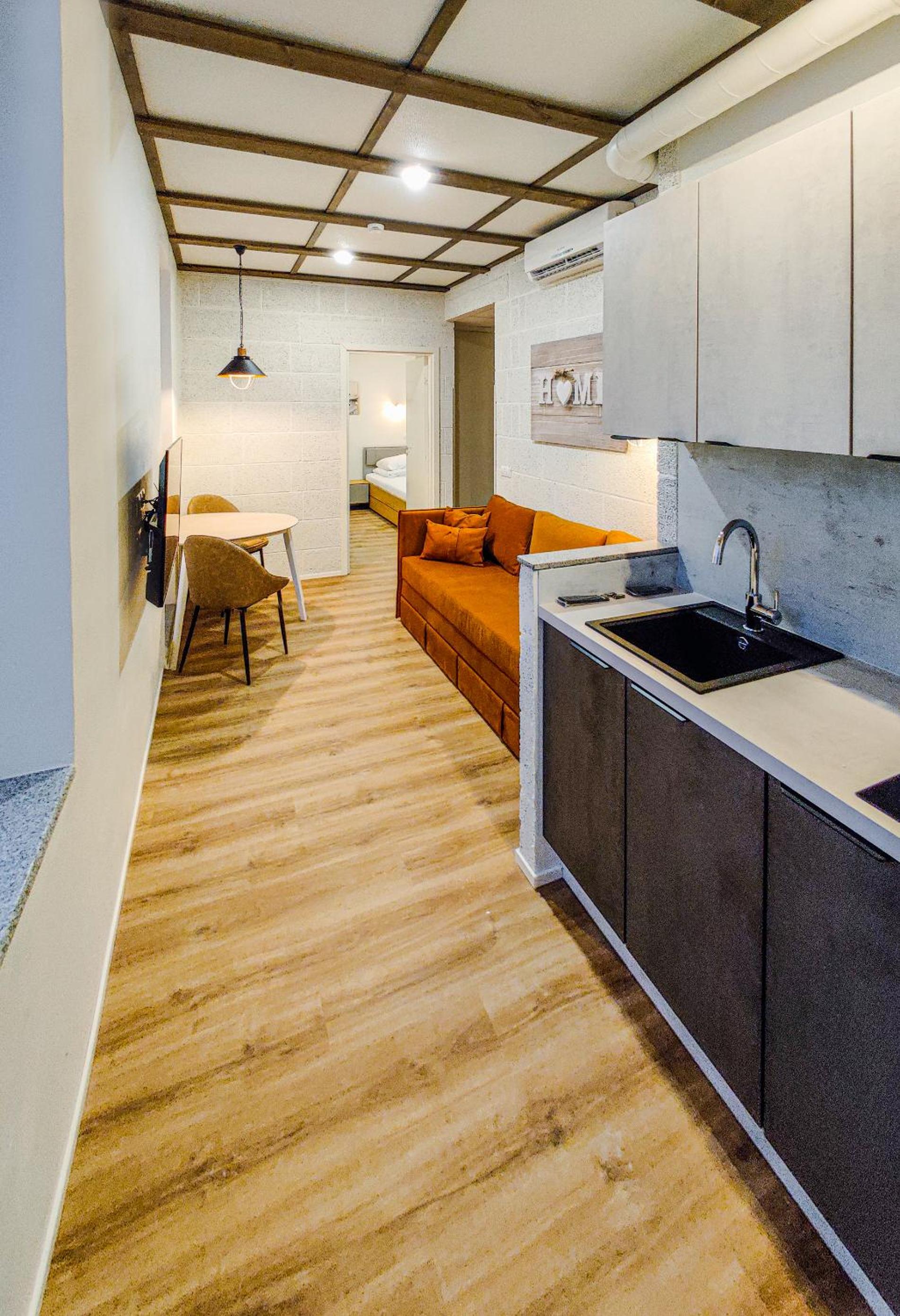One-Bedroom Apartment photo 1