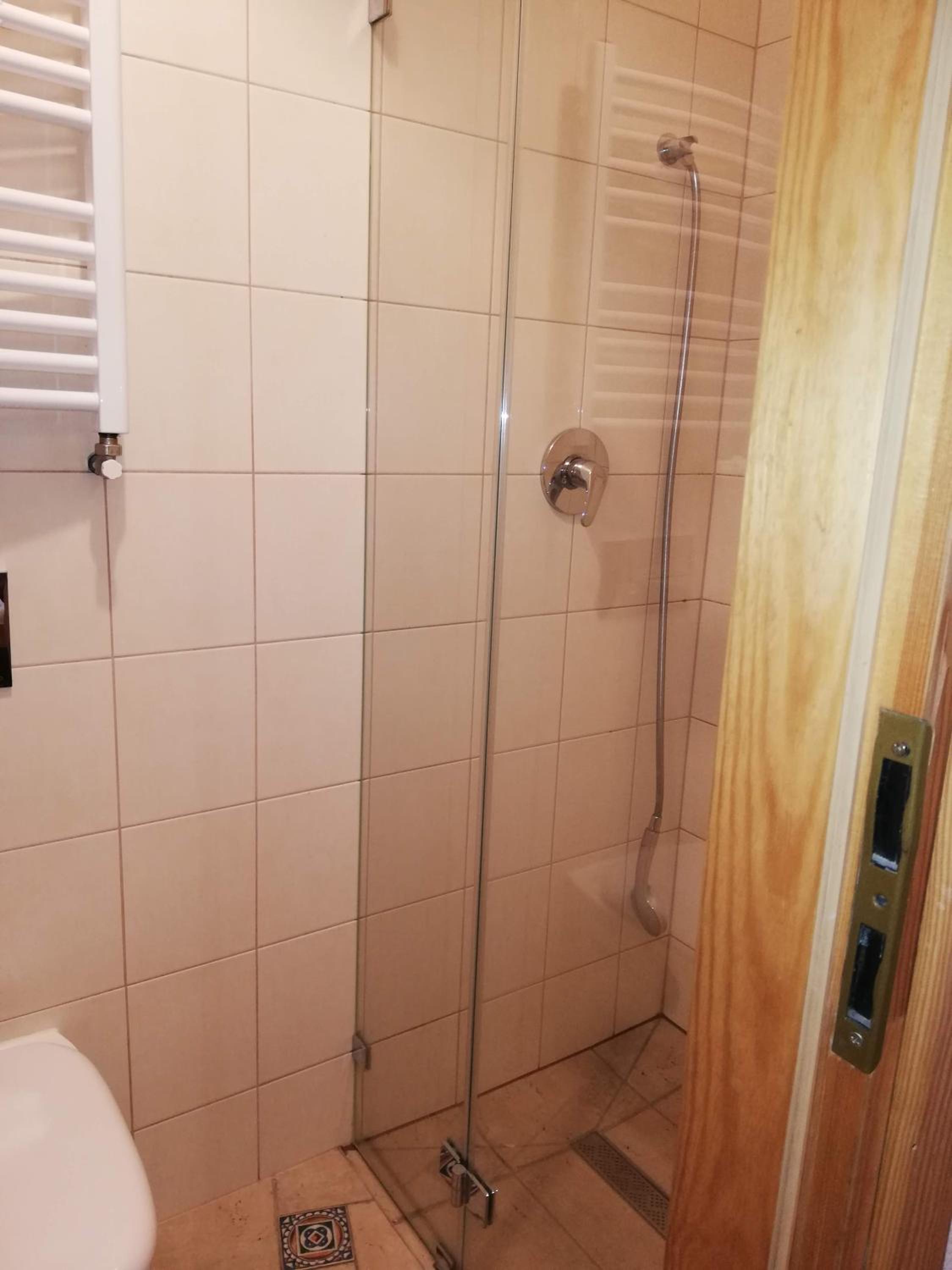 Double Room with Private Bathroom - Photo 2