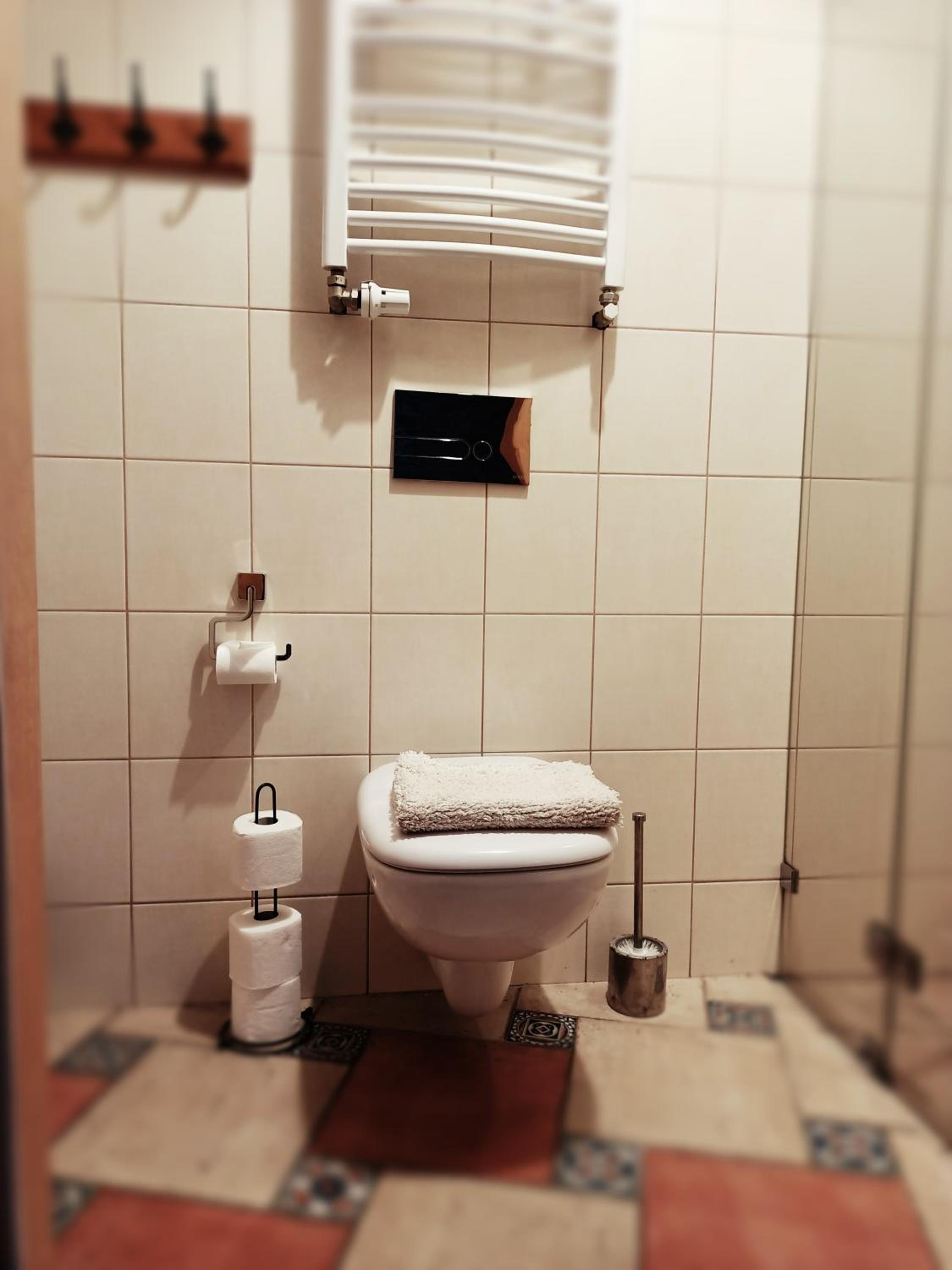 Double Room with Private Bathroom - Photo 11