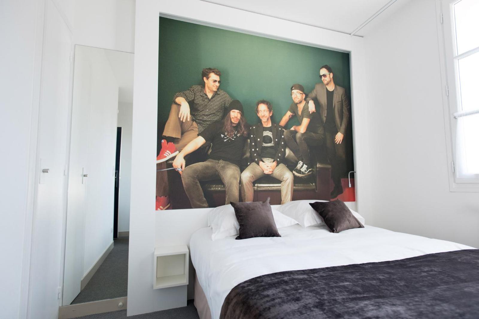 Superior Family Room photo 2