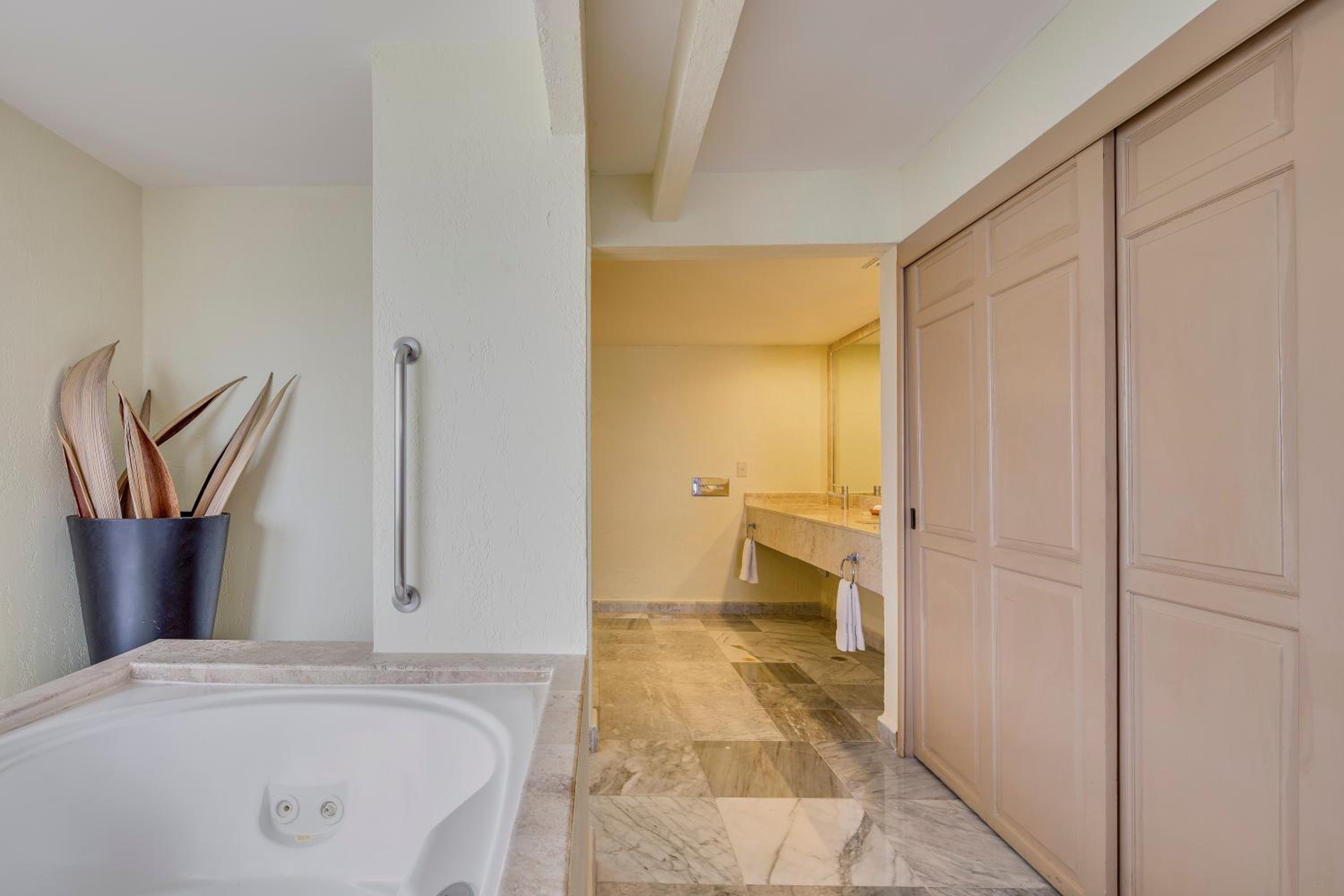 Master Suite, 3 Bedroom Plus thumbnail 6