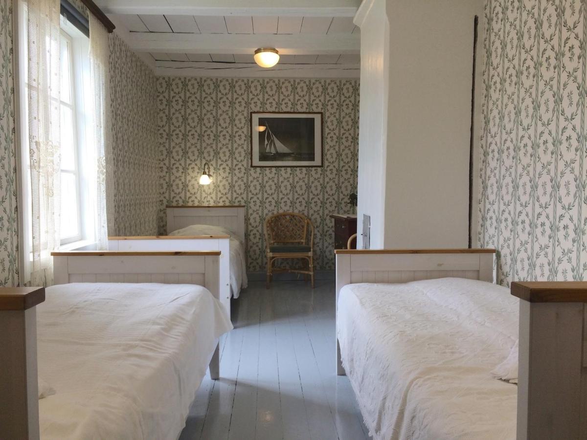 Double or Twin Room with Shared Bathroom photo 2