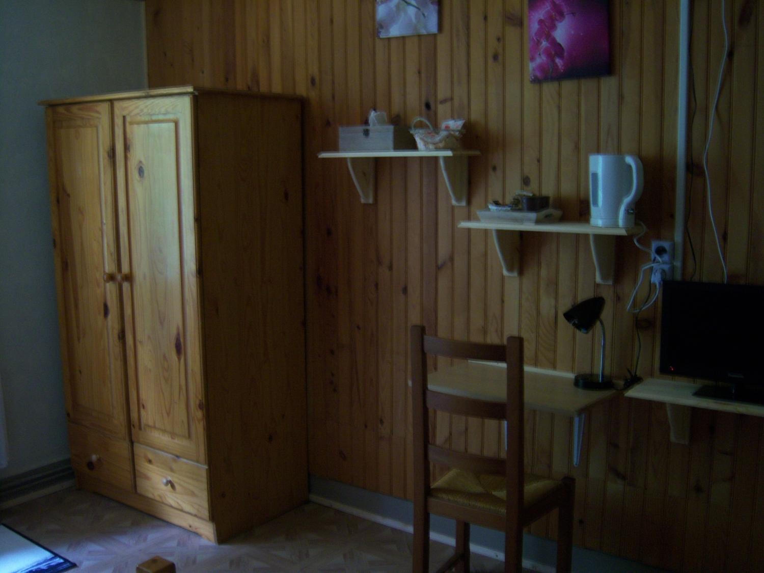 Twin Room with Private Bathroom - Photo 3