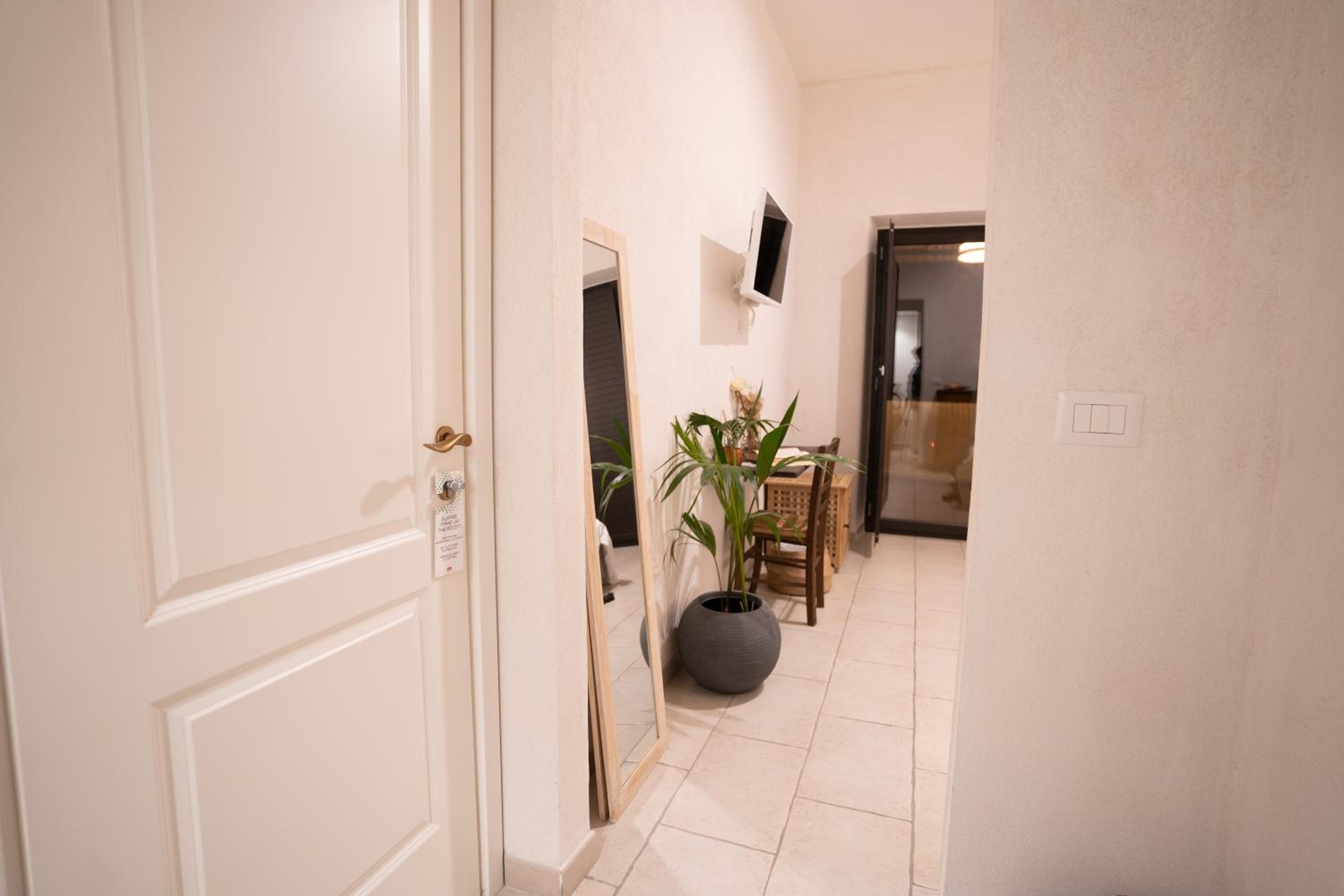 Deluxe Room - Photo 7