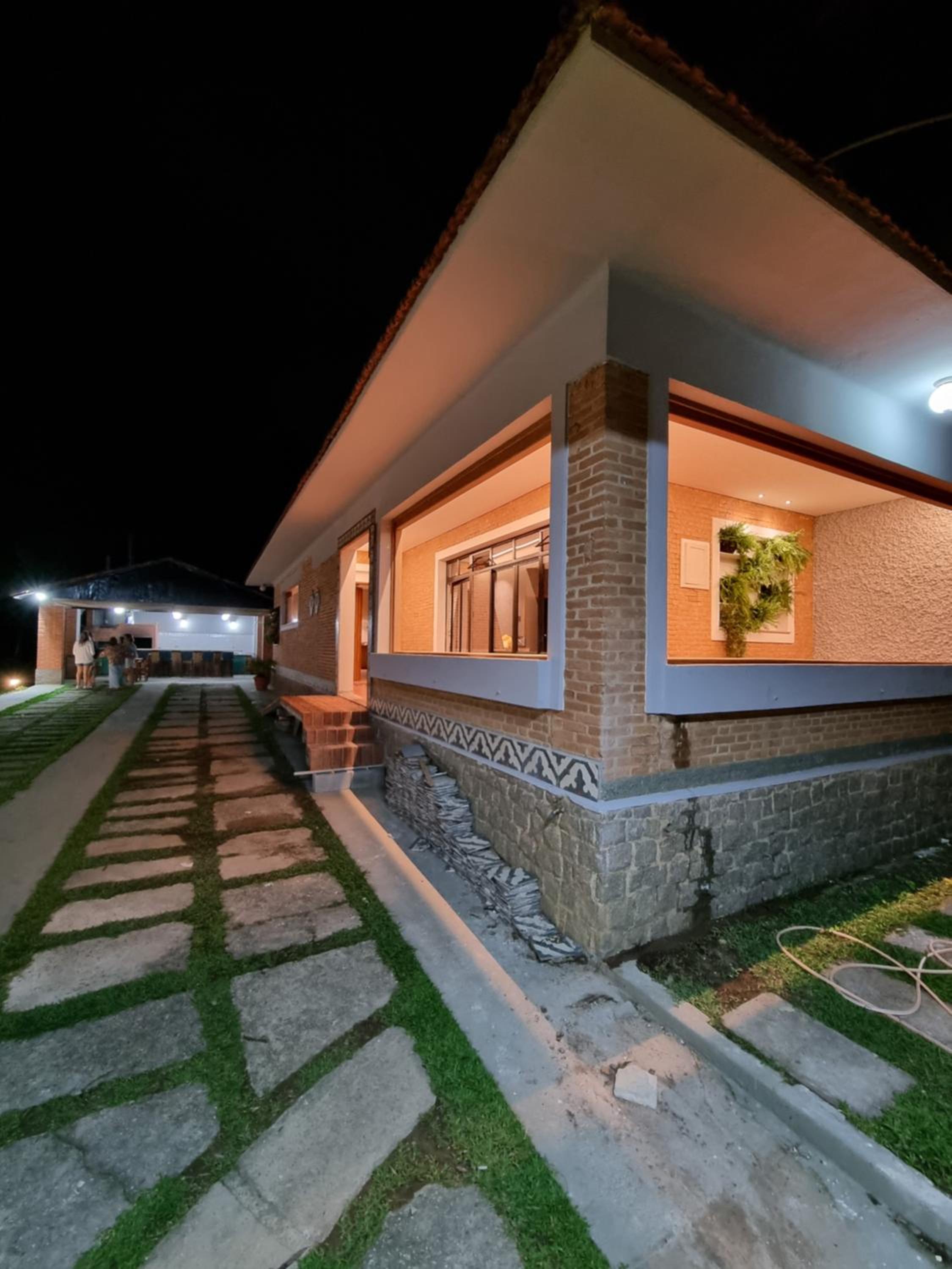 Eight-Bedroom House photo 2