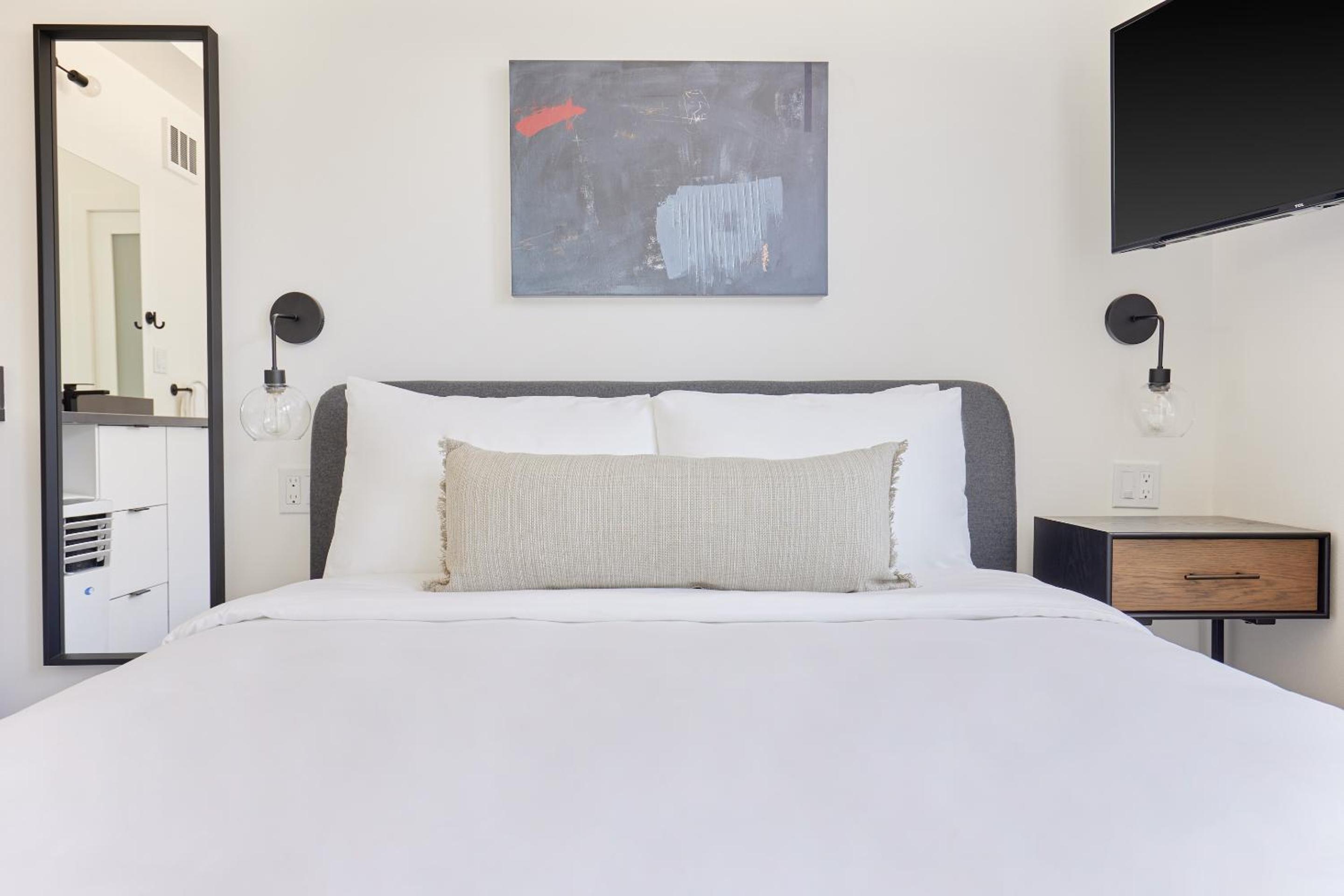 Queen Room with Balcony photo 3