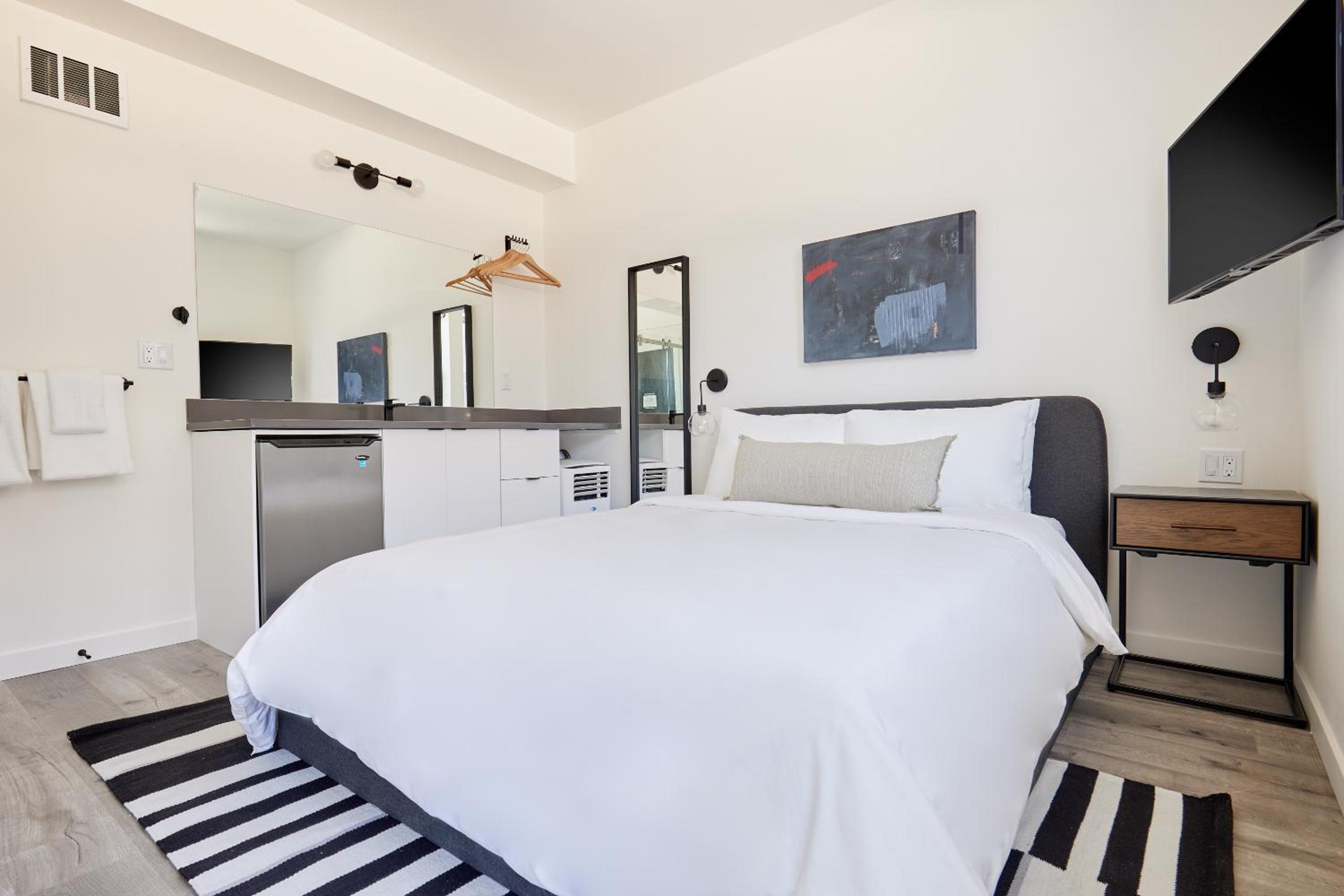 Queen Room with Balcony photo 1