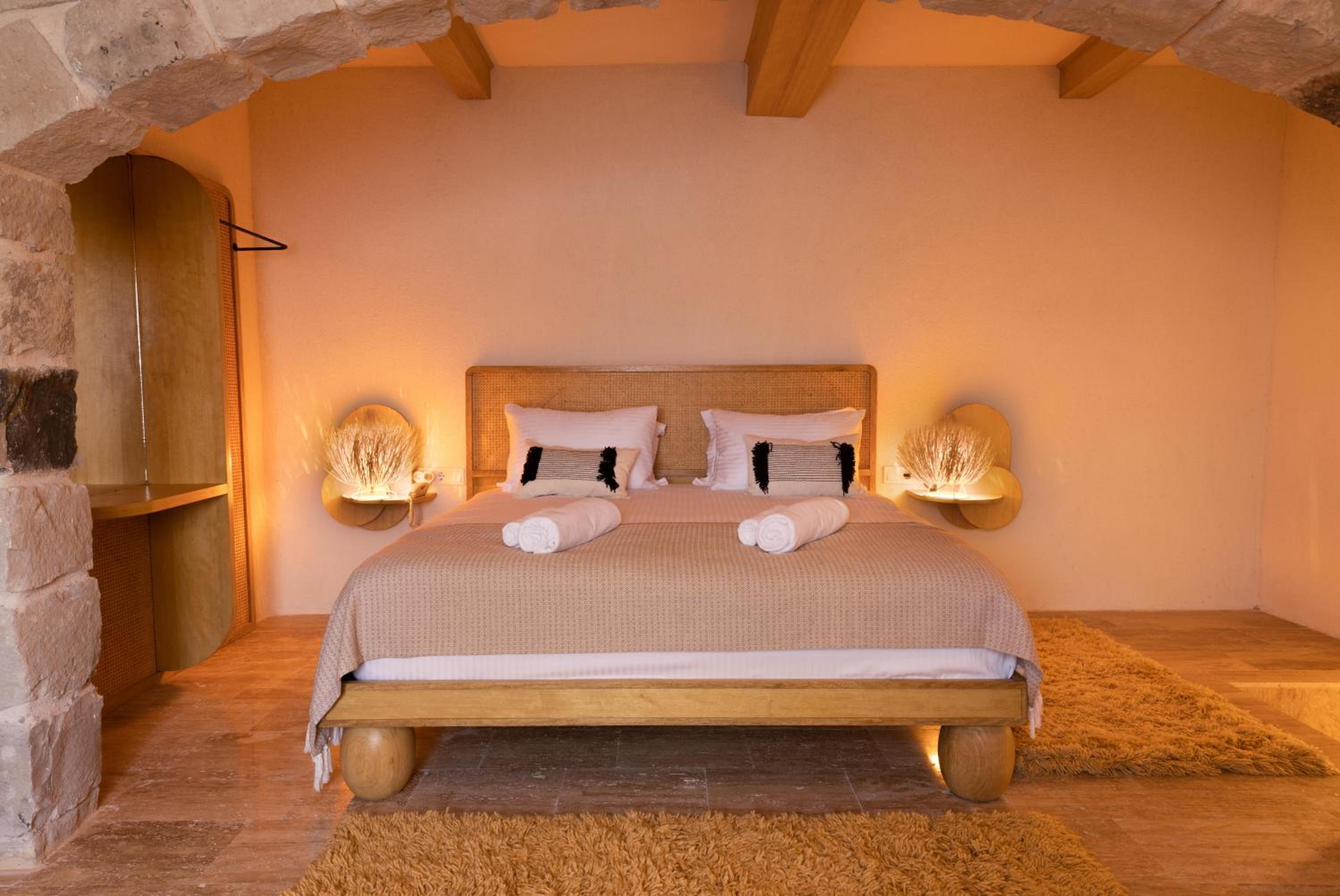 Deluxe Double Room - Photo 10