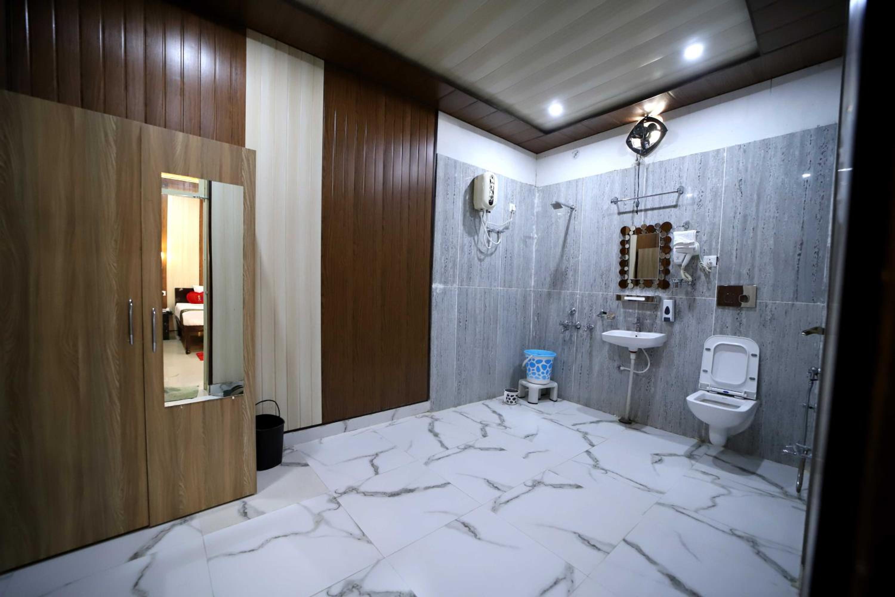 Double Room with Mountain View - Photo 15