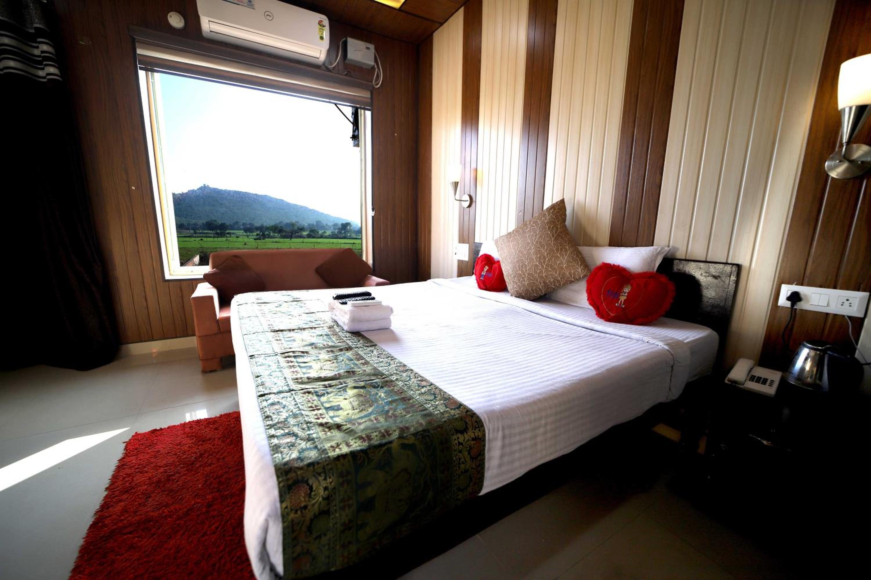 Double Room with Mountain View - Photo 18