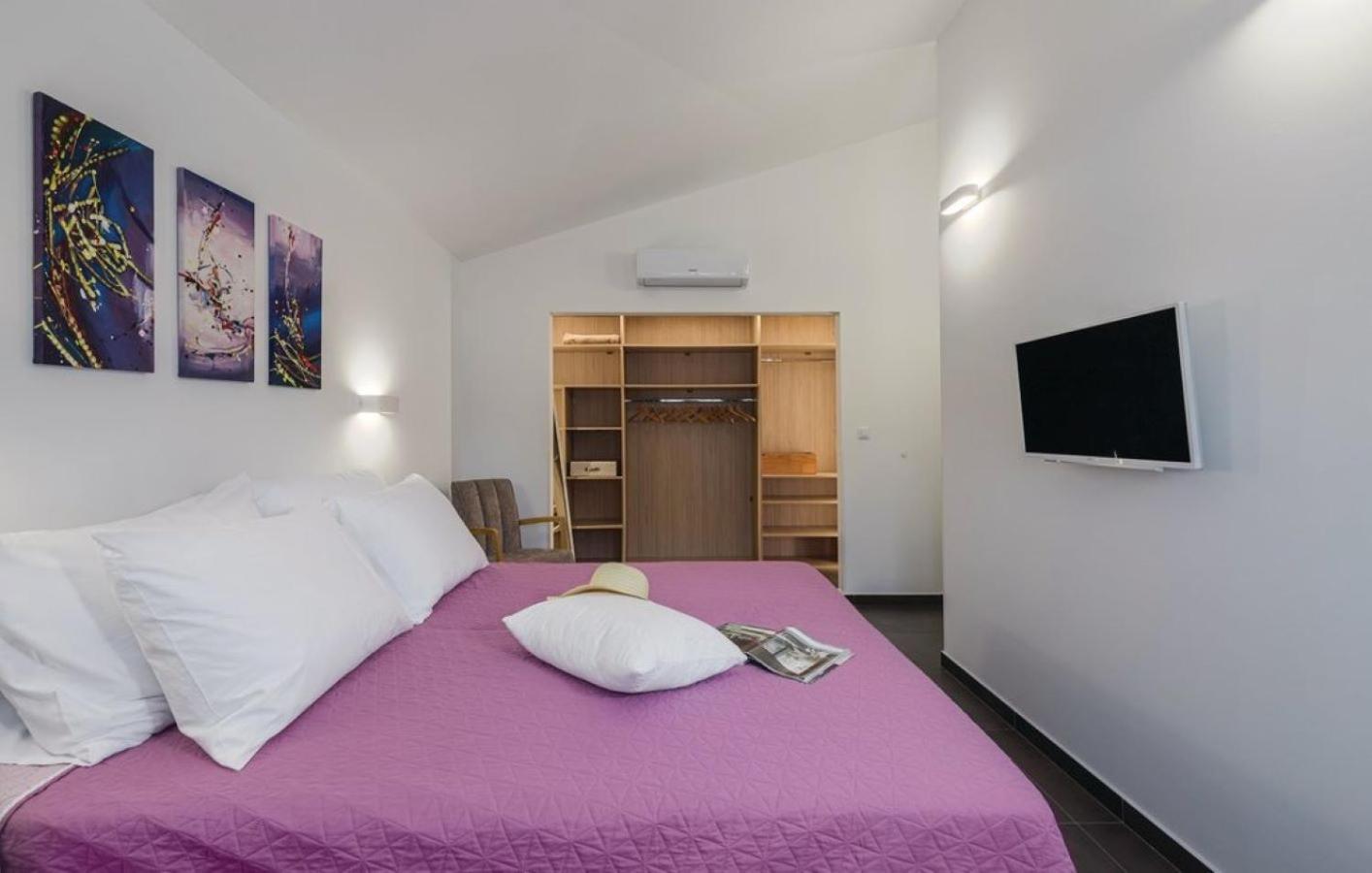 Three-Bedroom Villa photo 2