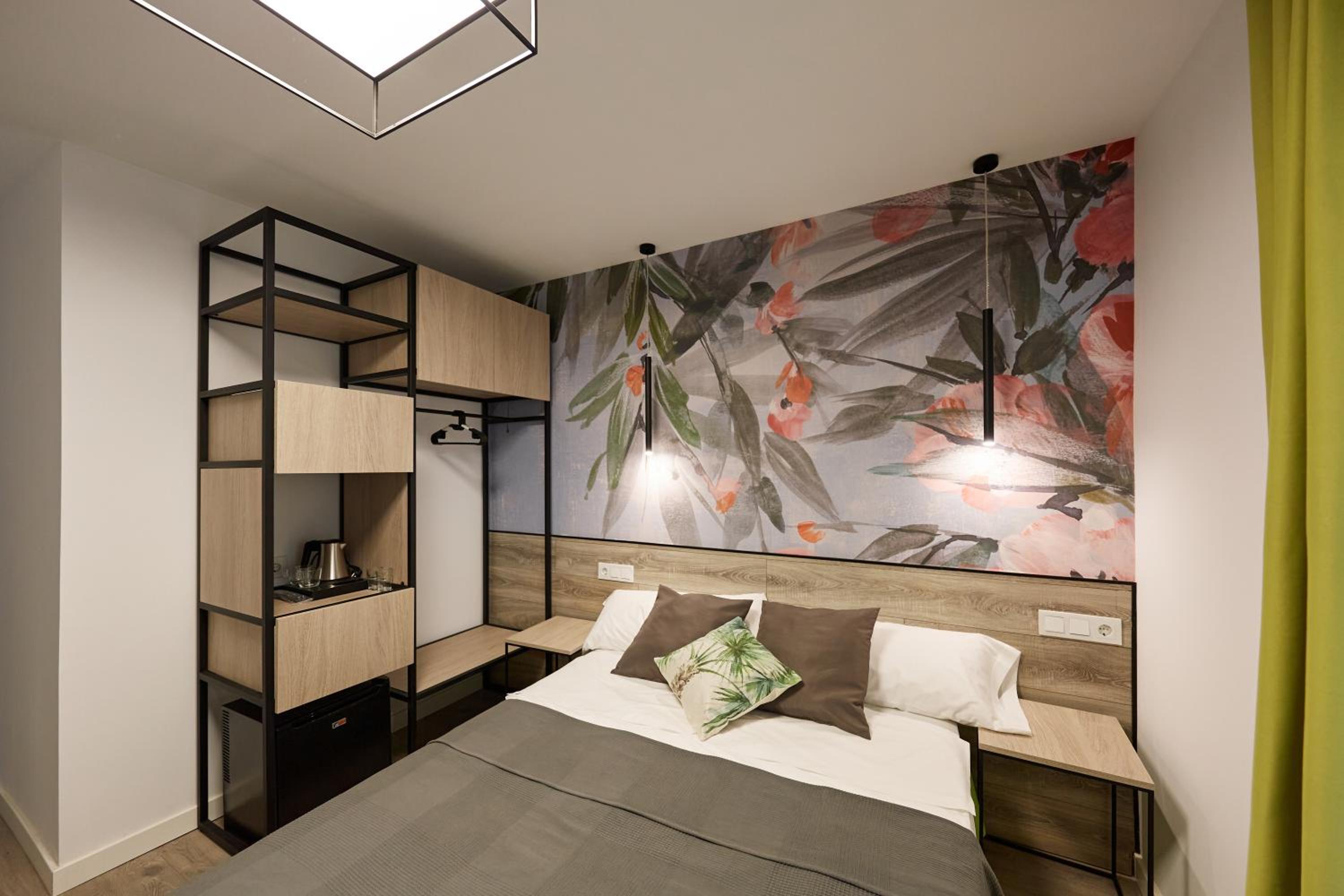 Large Double Room - Photo 1