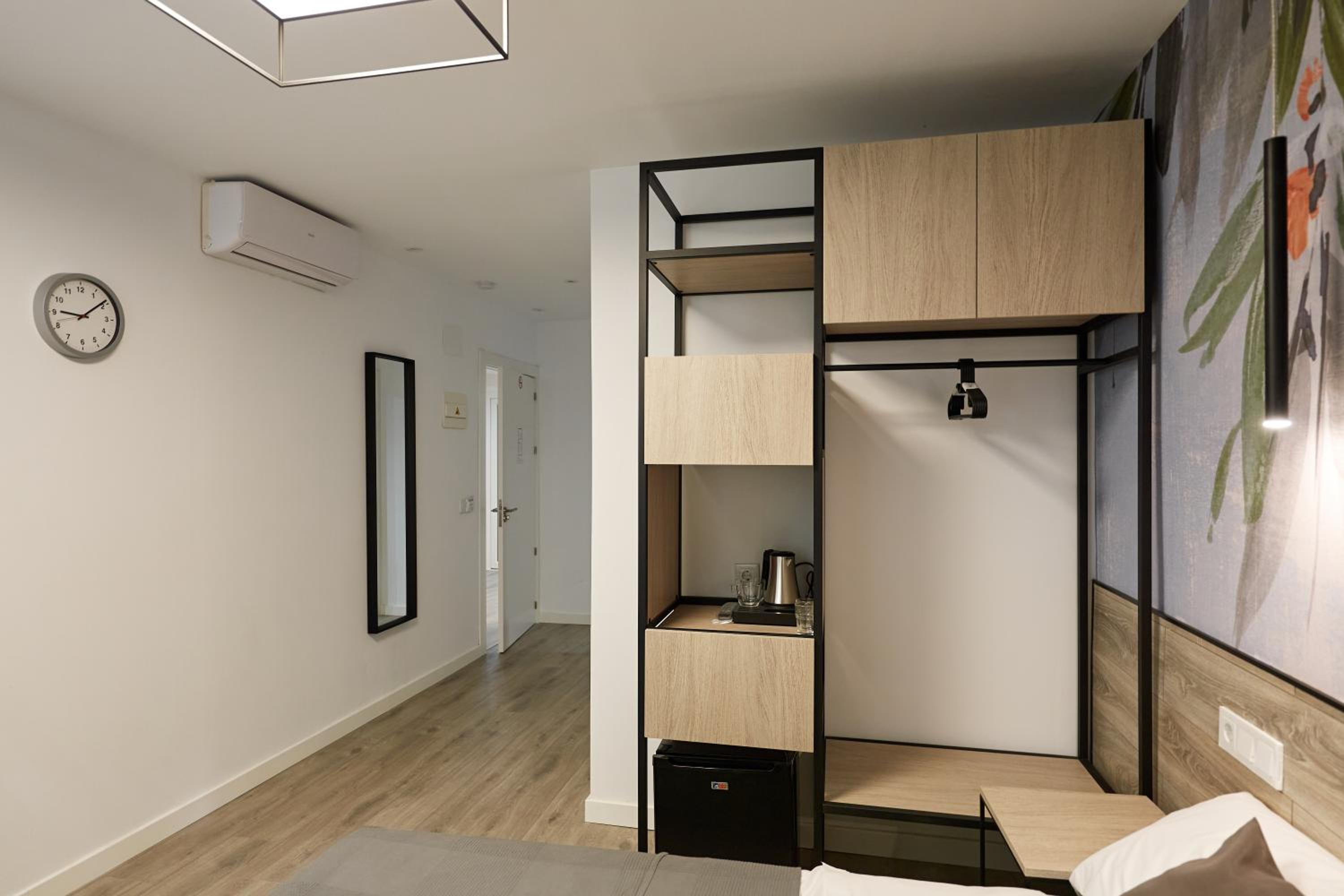 Large Double Room - Photo 3