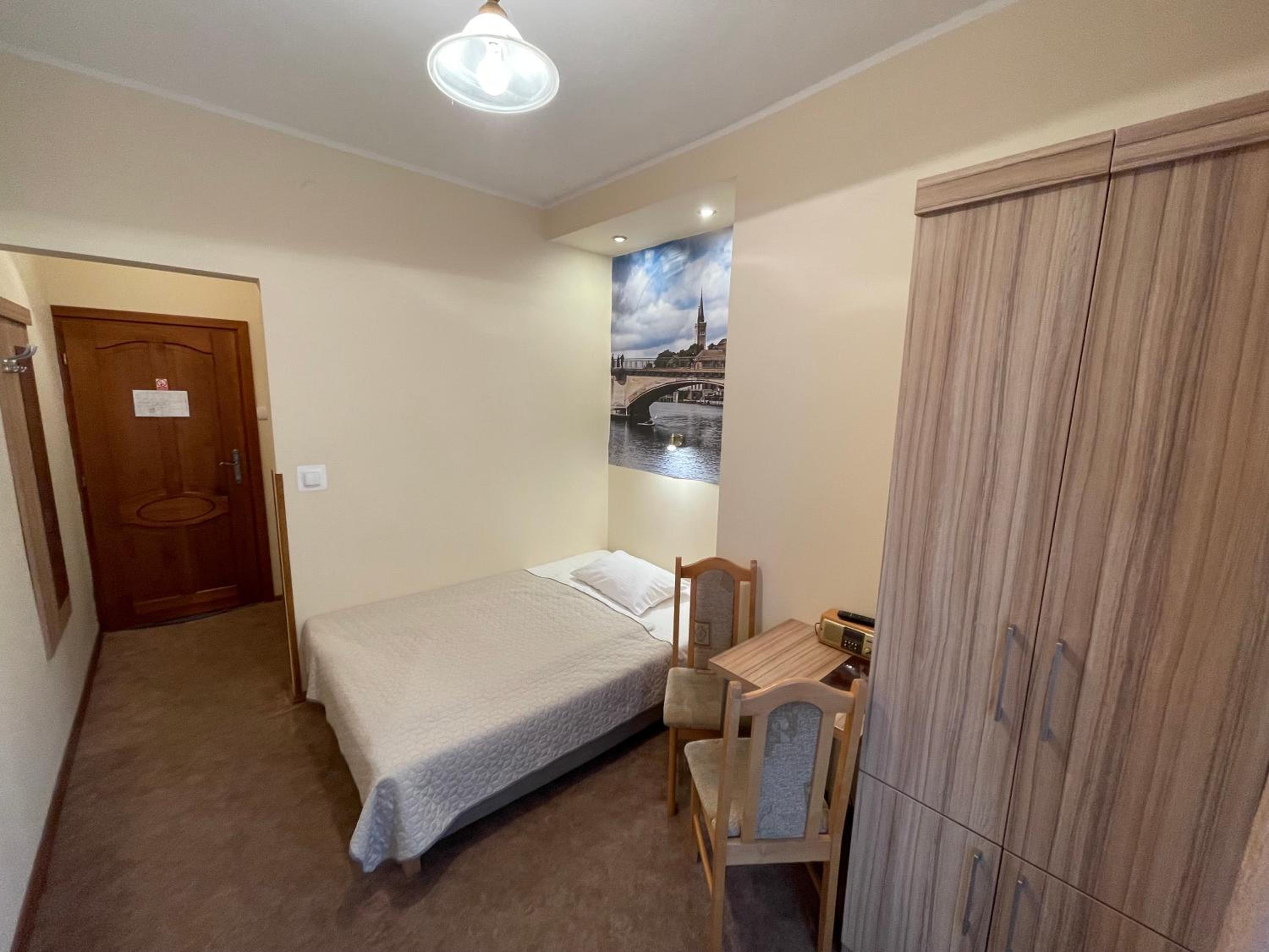 Small Double Room with City and Lake View - Photo 1