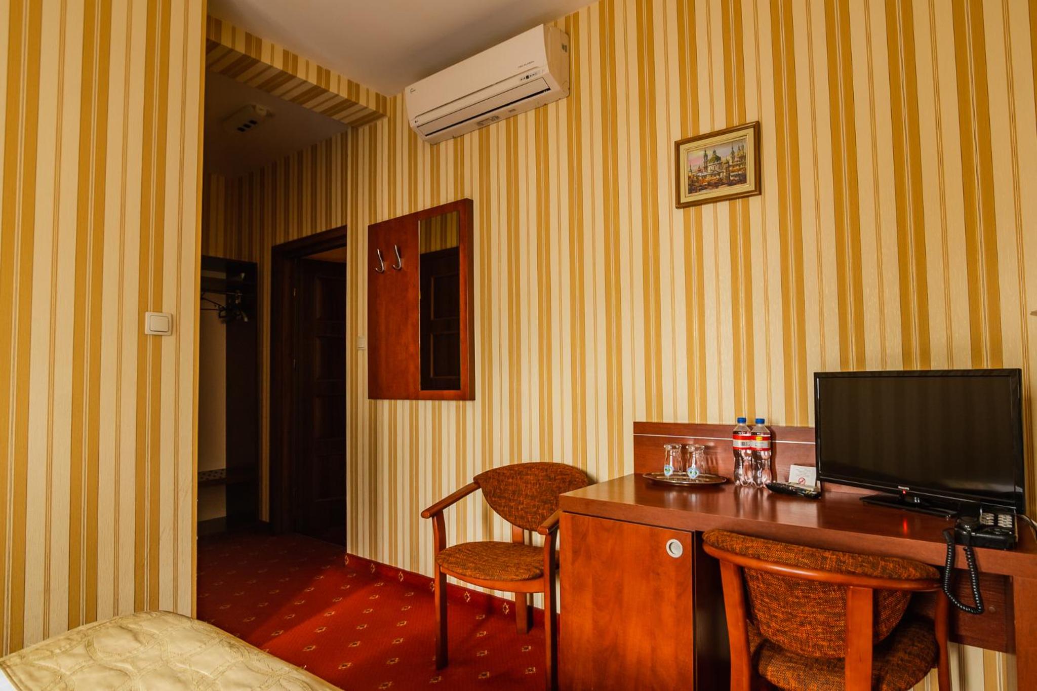 Double Room - Photo 6