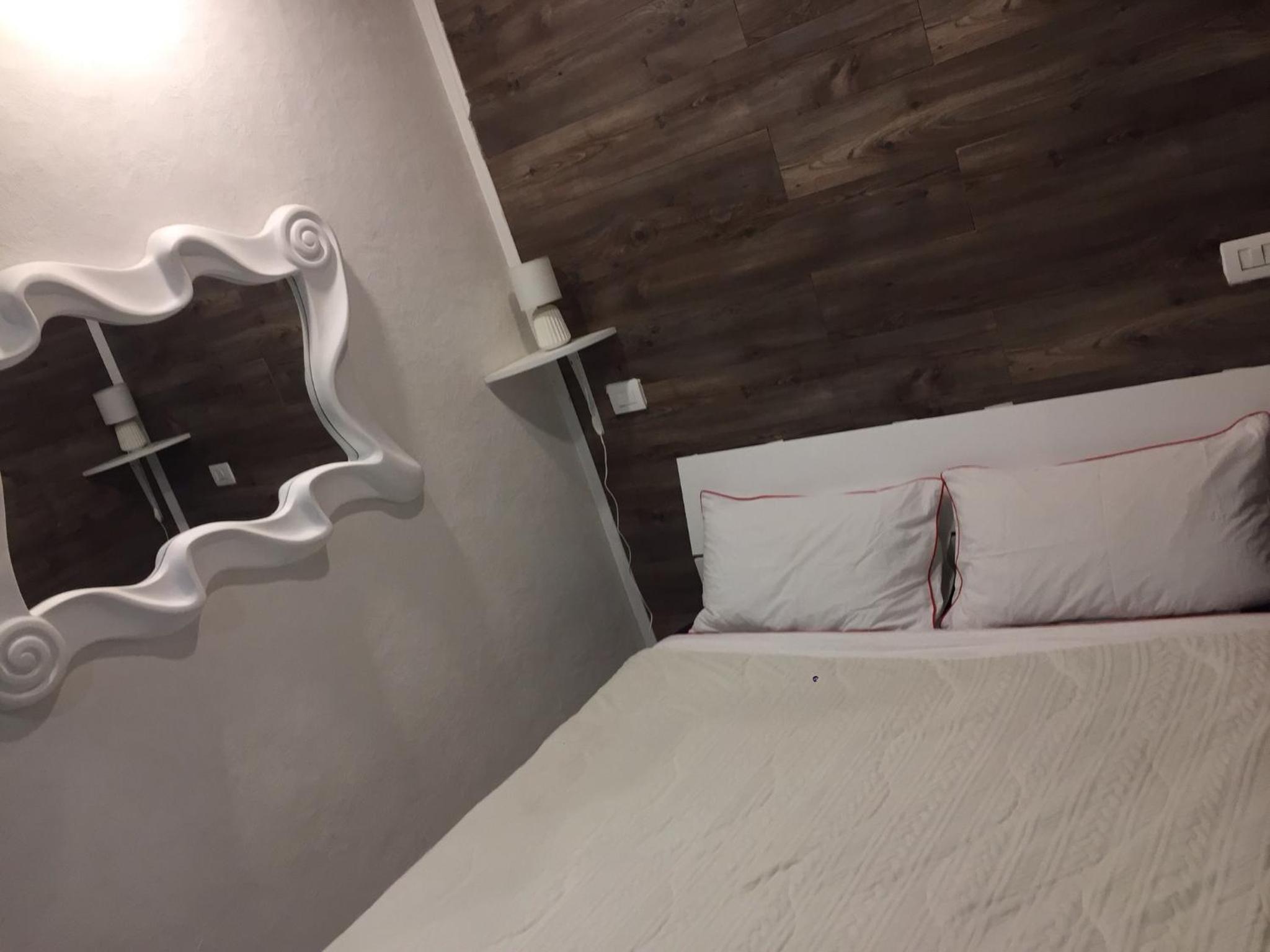 Deluxe Double Room with Shower photo 2