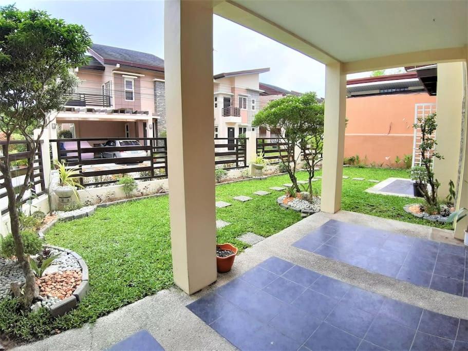 Three-Bedroom House photo 3