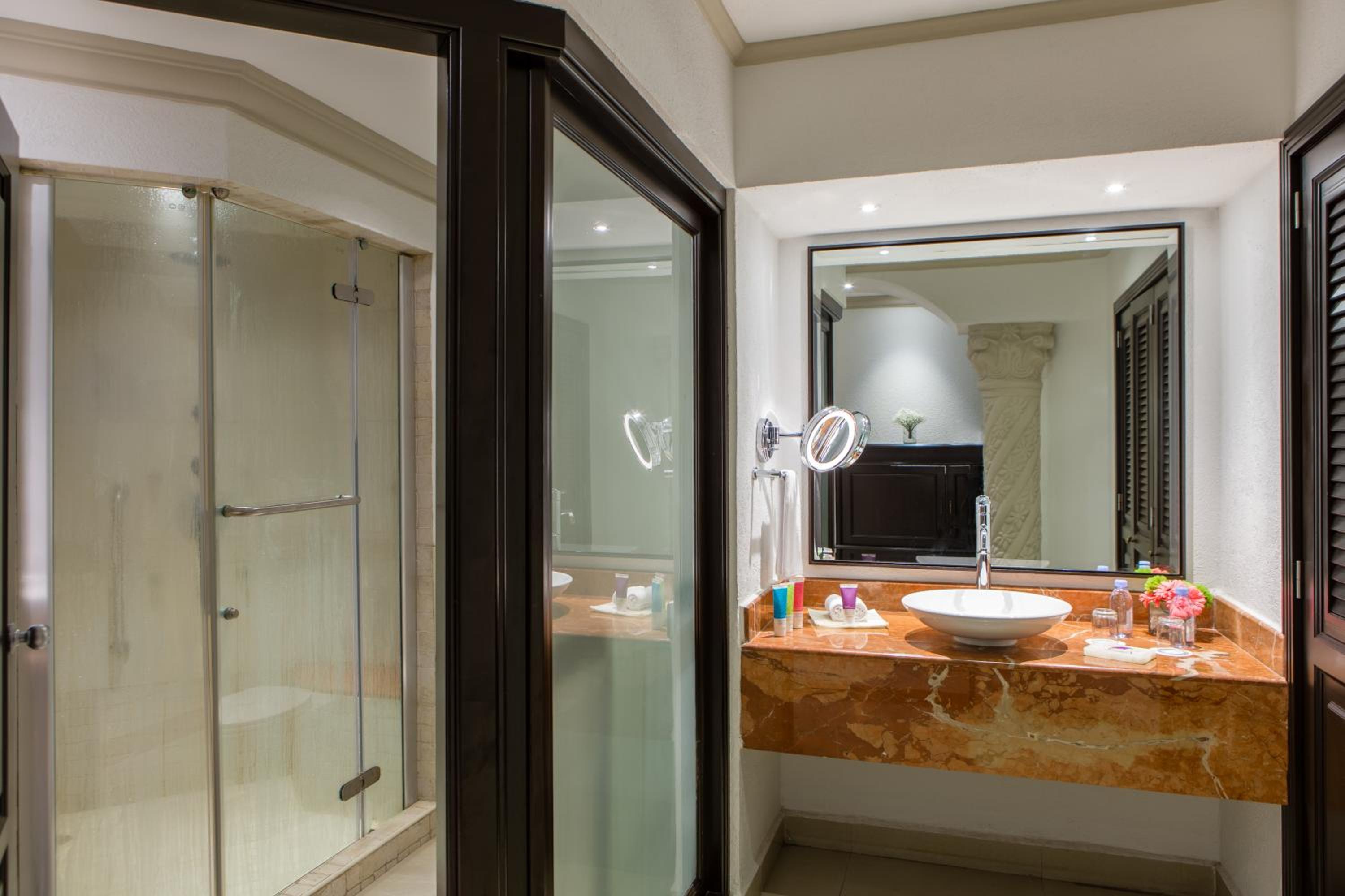 Junior Suite with Double Bed - Photo 2