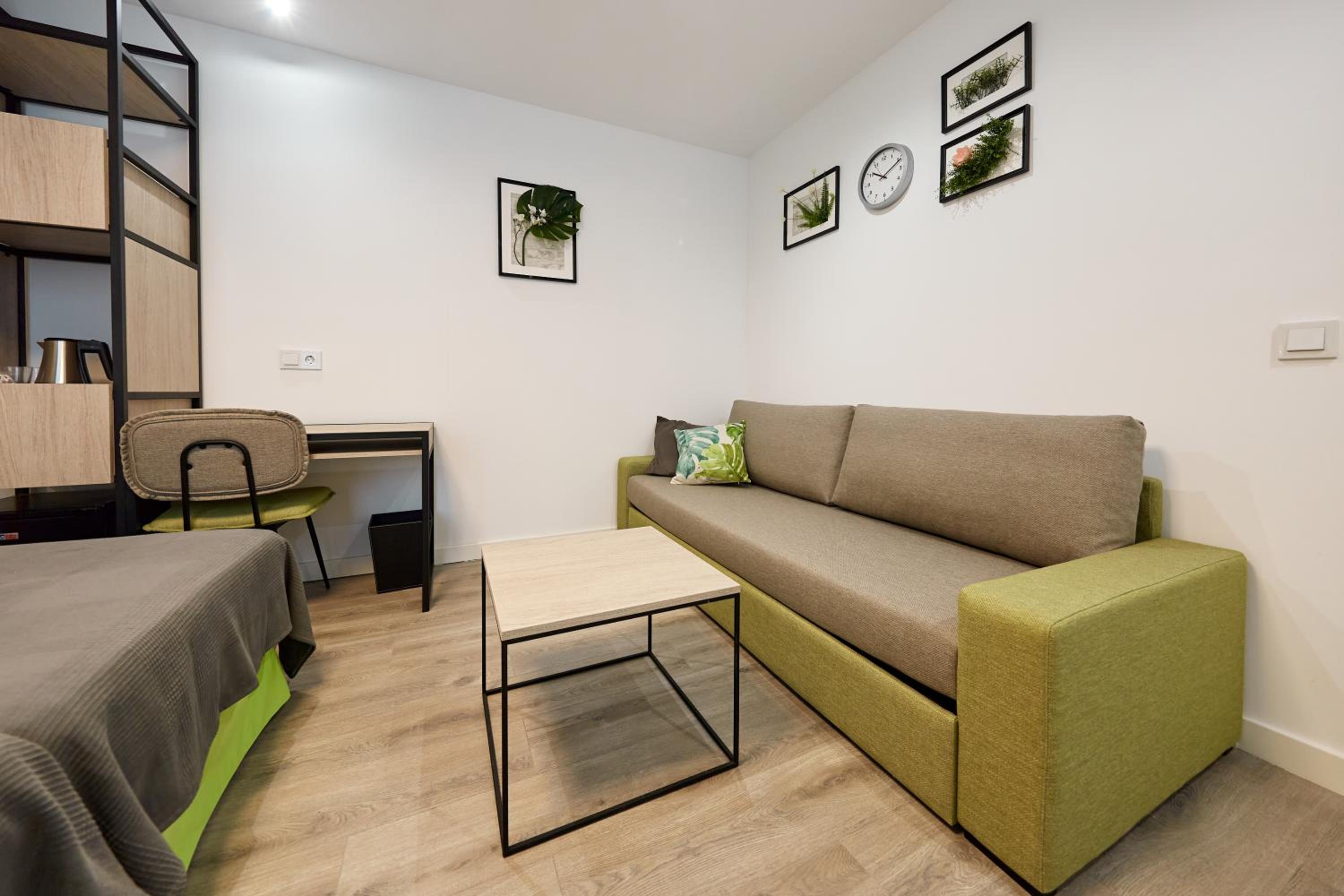 Family Room - Photo 10
