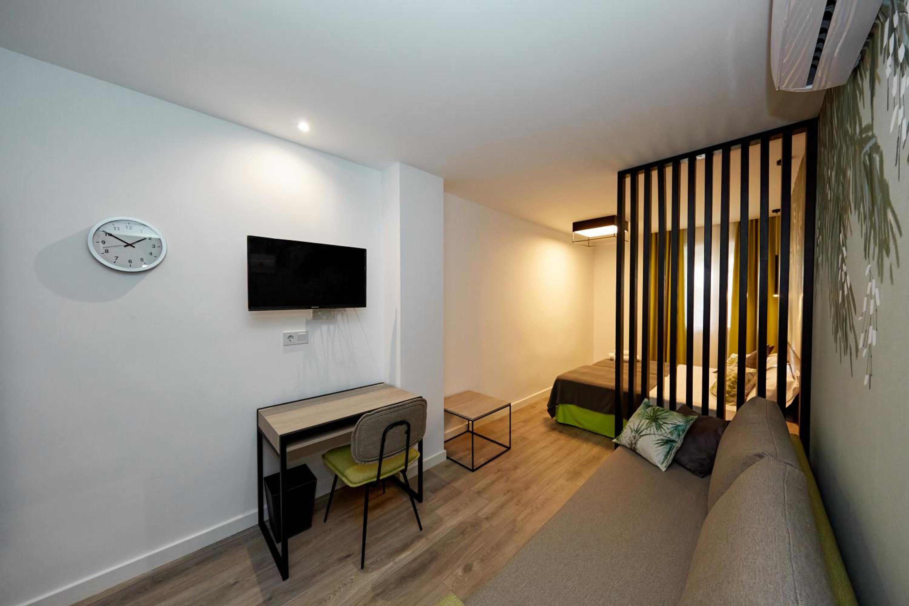 Family Room - Photo 7