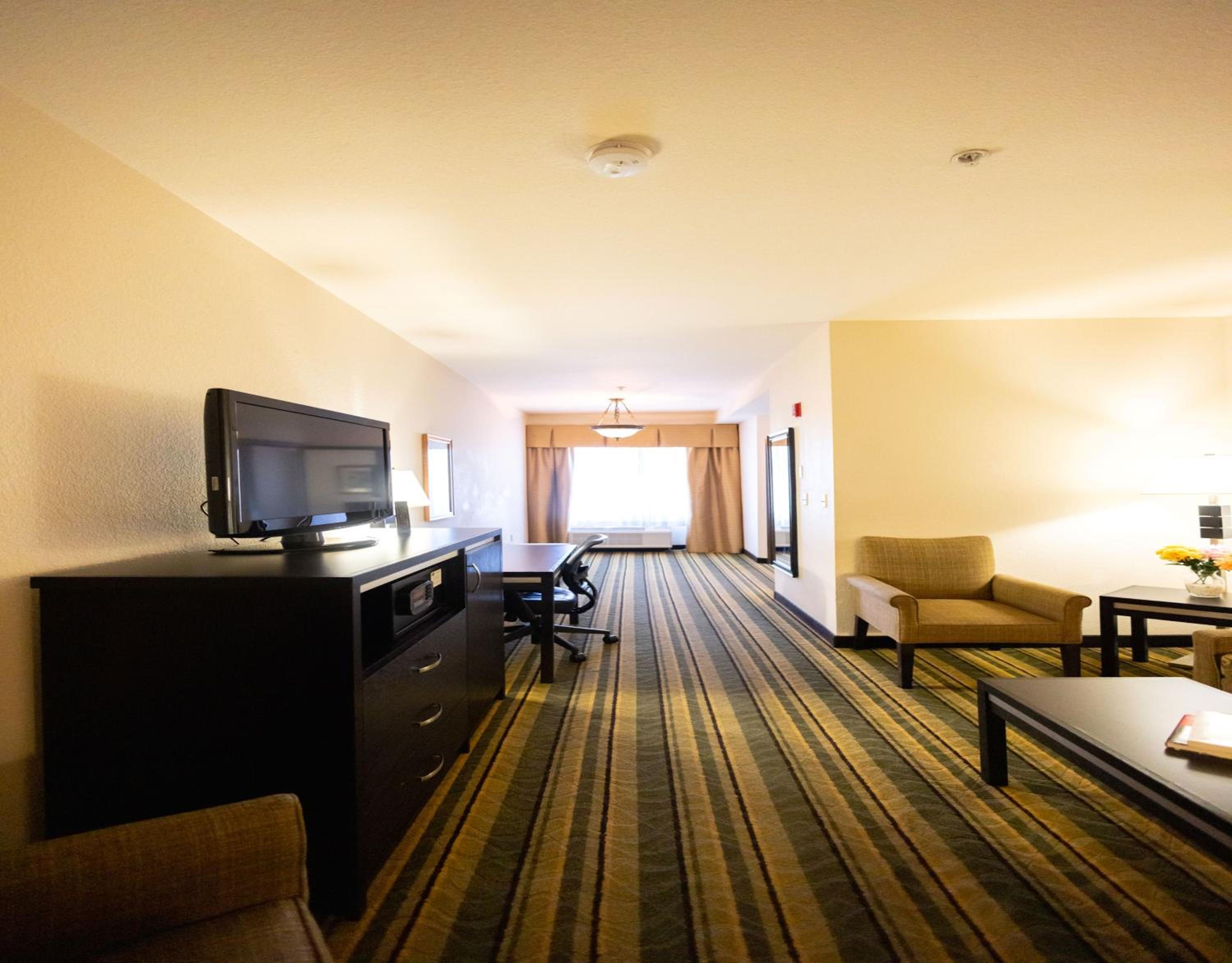 King Suite with Spa Bath - Photo 30