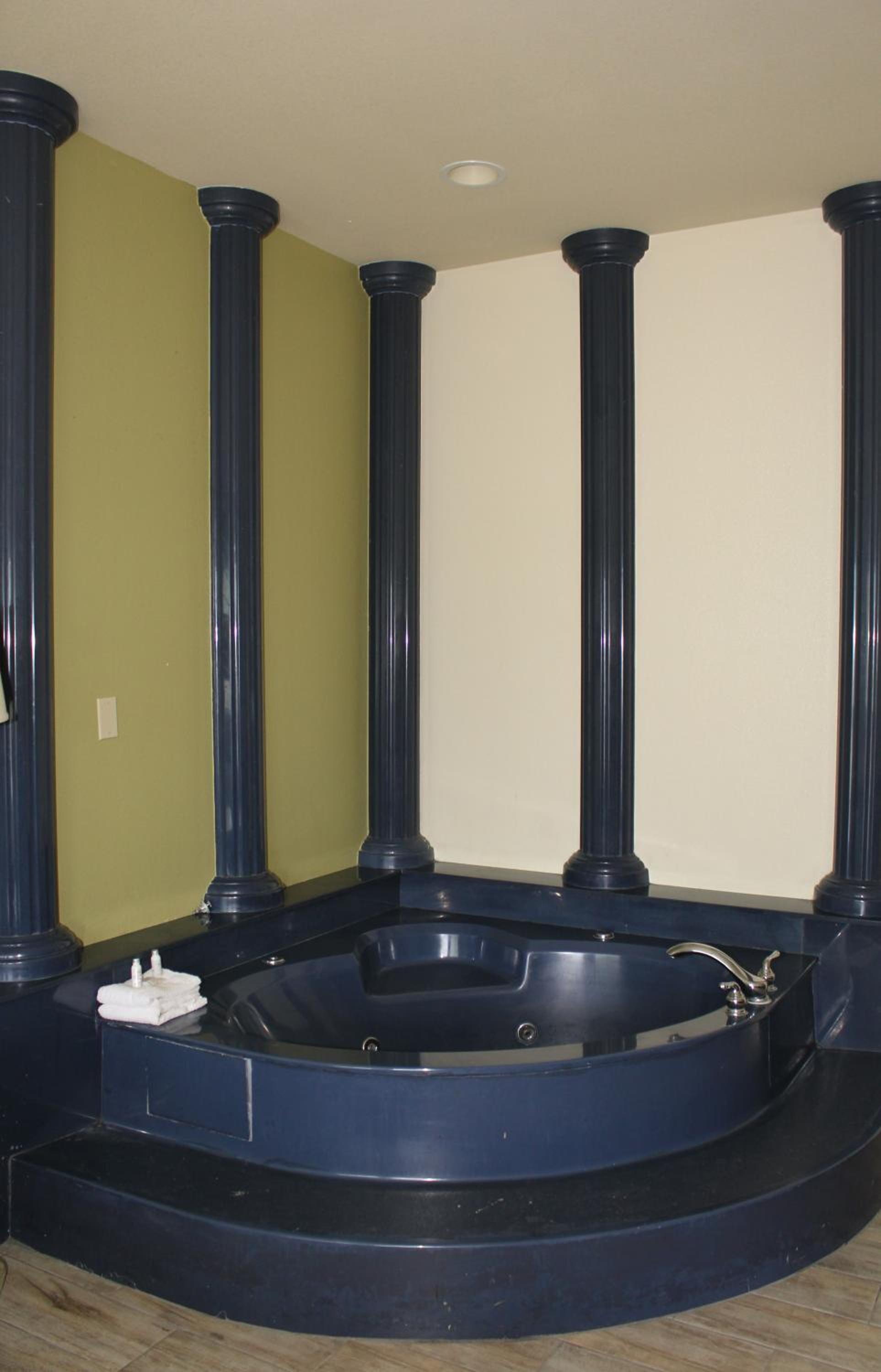 King Suite - Photo 3
