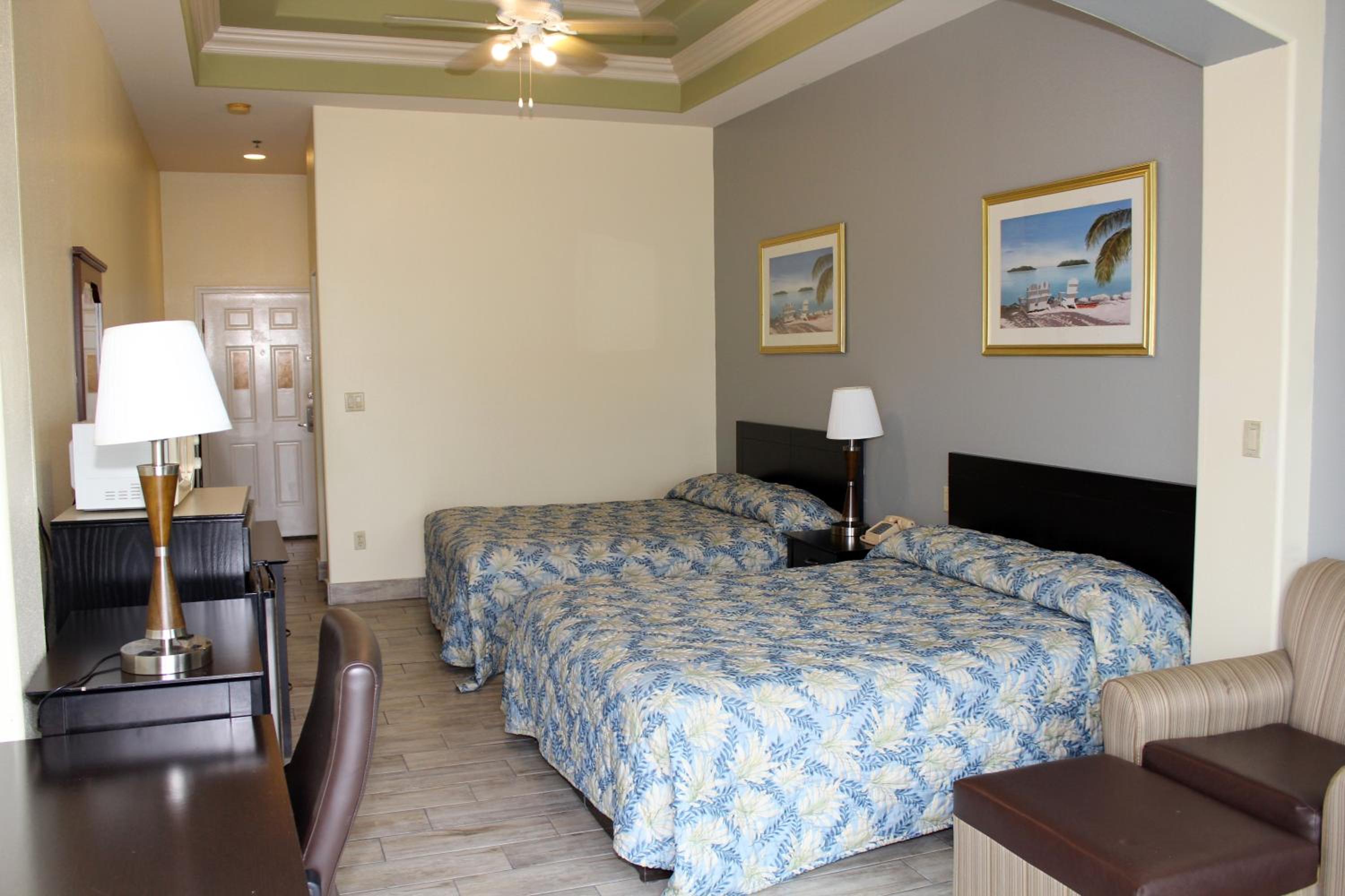 Queen Room with Pool View - Photo 7