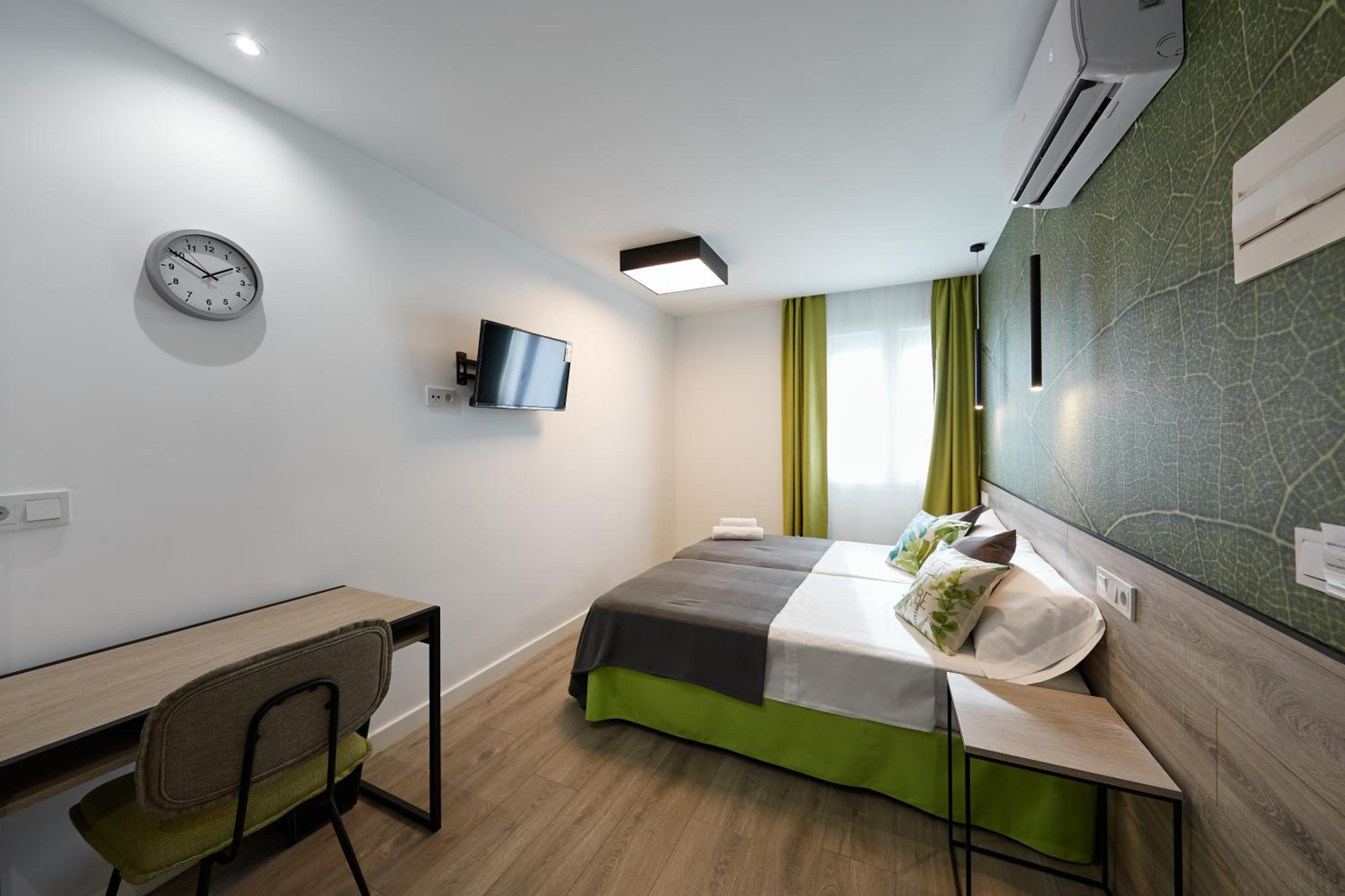 Twin Room - Photo 4